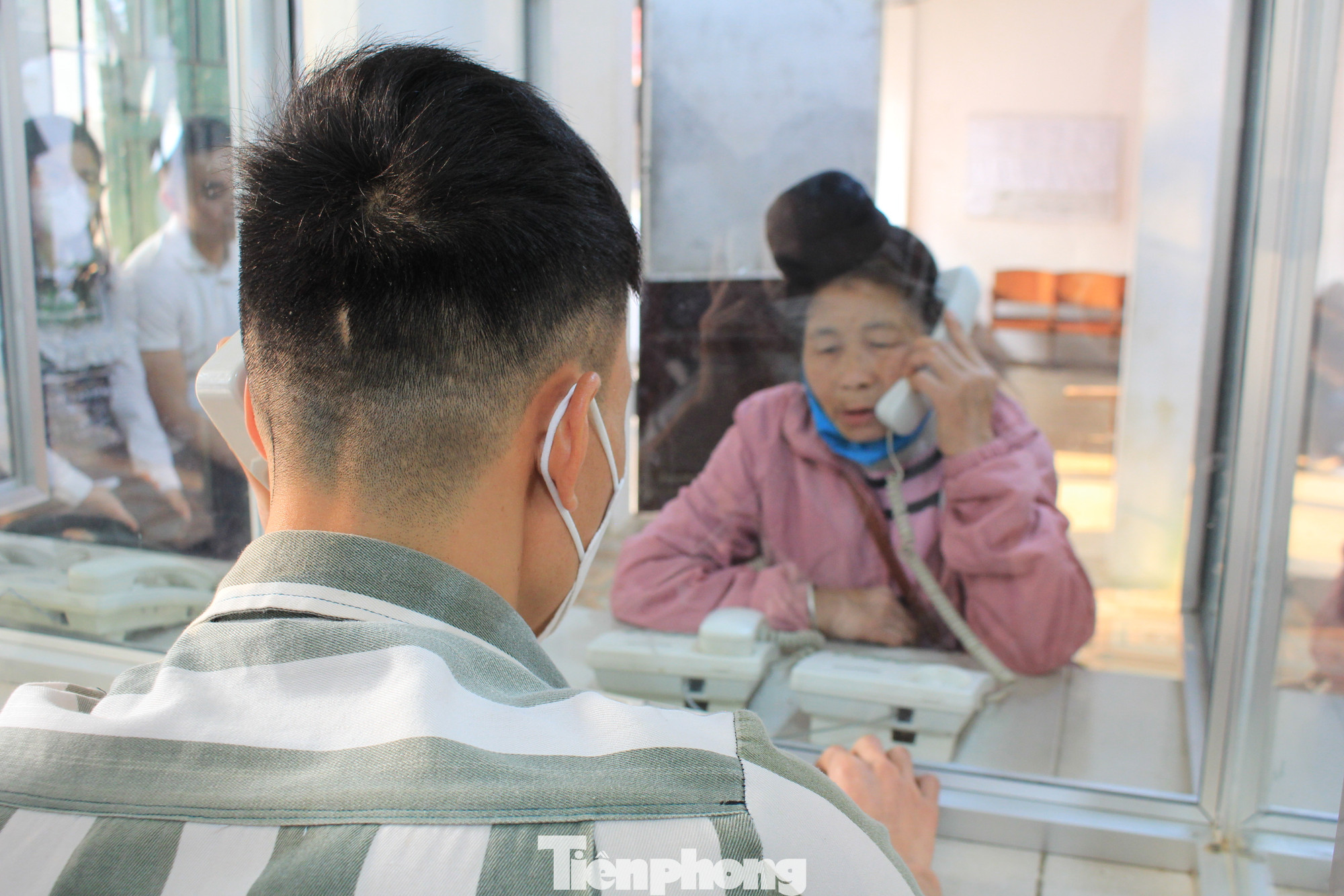 Phạm nhân trại giam Yên Hạ quản lý, giam giữ chủ yếu là người thuộc các tỉnh Điện Biên, Lai Châu, Sơn La... sinh sống ở vùng sâu, vùng xa, trình độ hiểu biết về pháp luật còn hạn chế. (Ảnh: Lộc Liên)