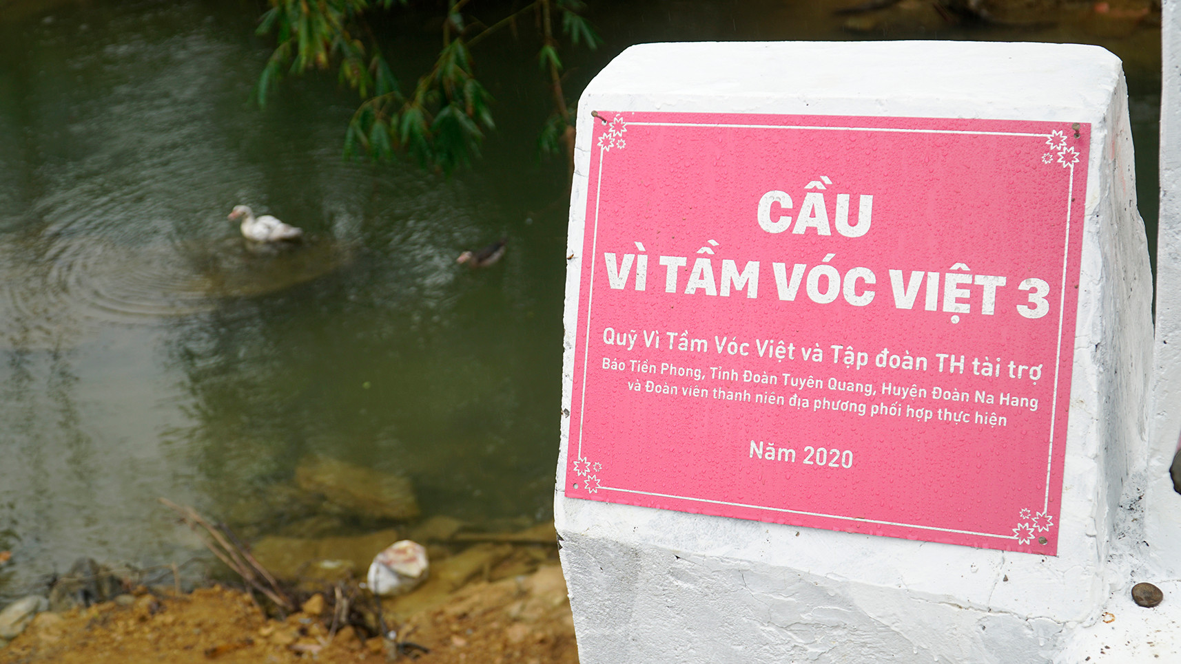 Cầu Vì Tầm Vóc Việt 3 xây dựng tại Na Hang, Tuyên Quang Cầu Vì Tầm Vóc Việt 3 xây dựng tại Na Hang, Tuyên Quang