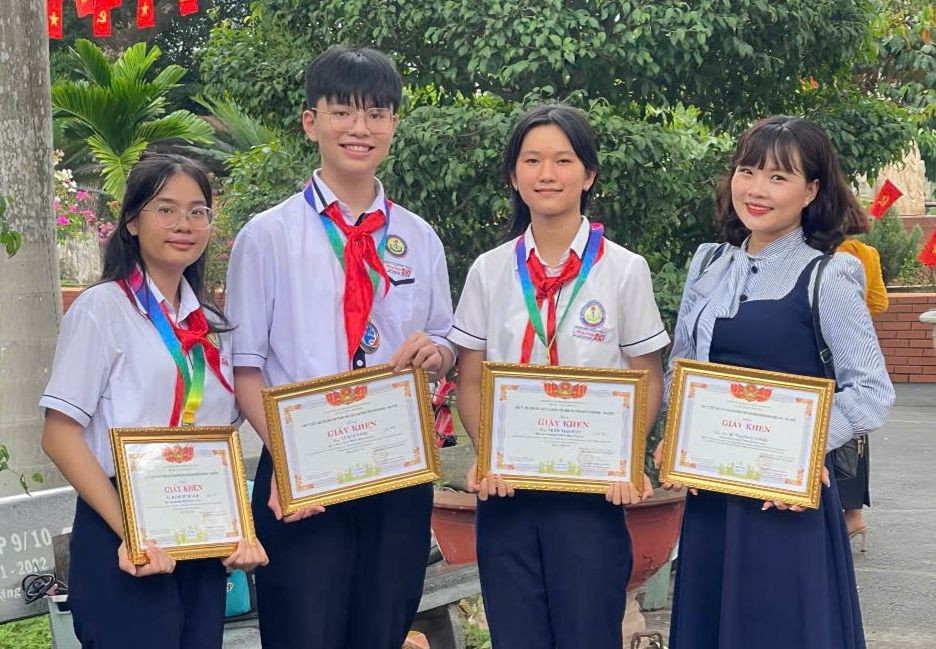 Chị Ngân đã dẫn dắt sinh viên thực hiện nhiều sáng kiến đạt thành tích cao. Chị Ngân đã dẫn dắt sinh viên thực hiện nhiều sáng kiến đạt thành tích cao.