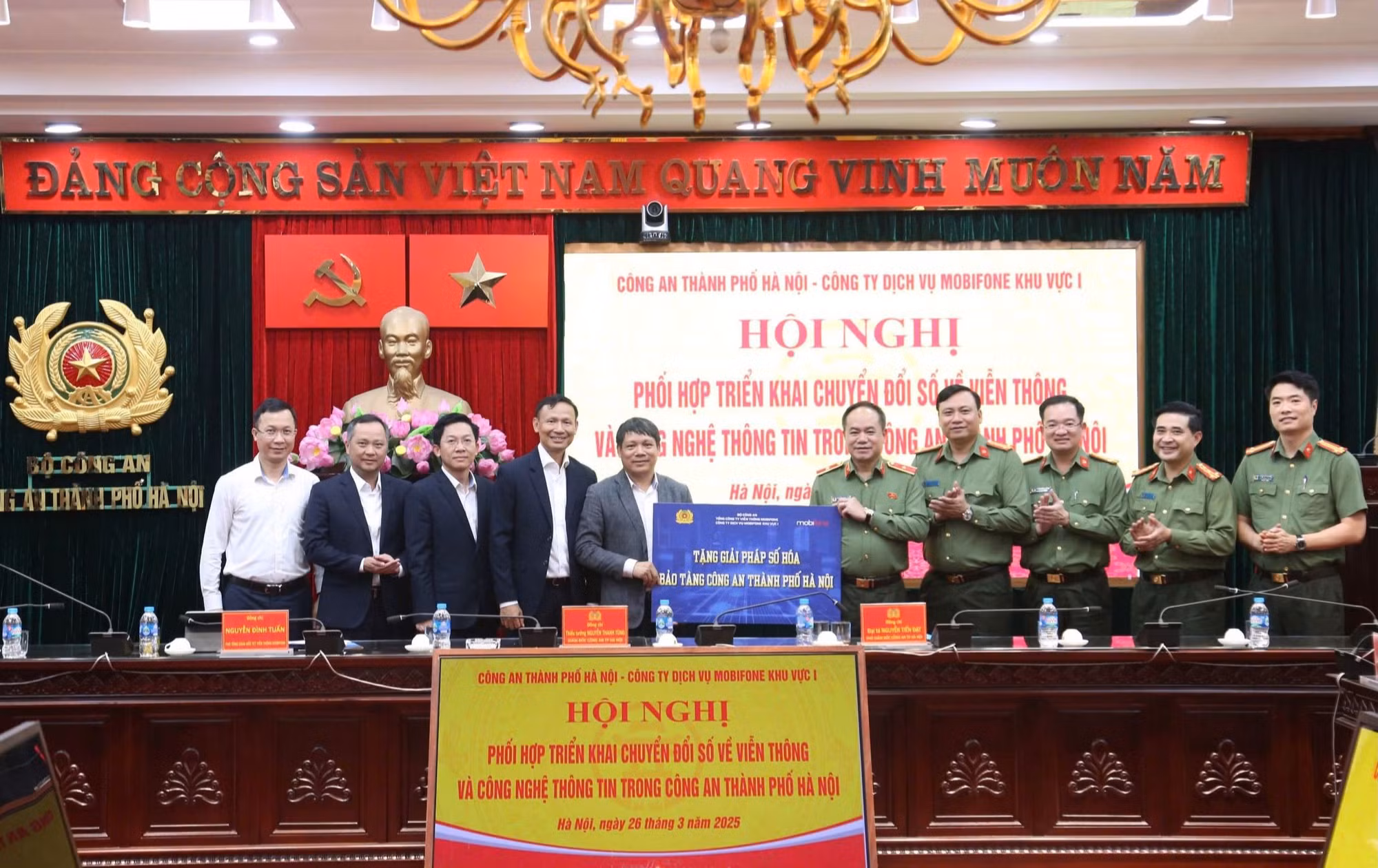 Công an Hà Nội phối hợp triển khai chuyển đổi số về viễn thông và công nghệ thông tin.