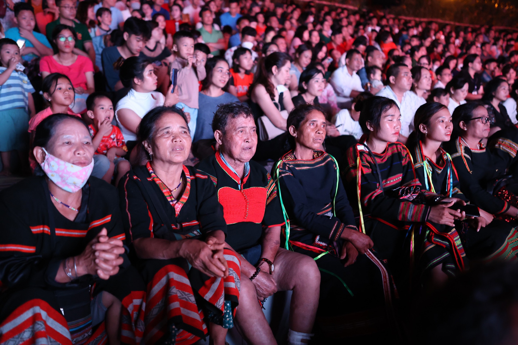 Cần thêm những thiết chế mang tính biểu tượng, đặc trưng mỗi vùng miền