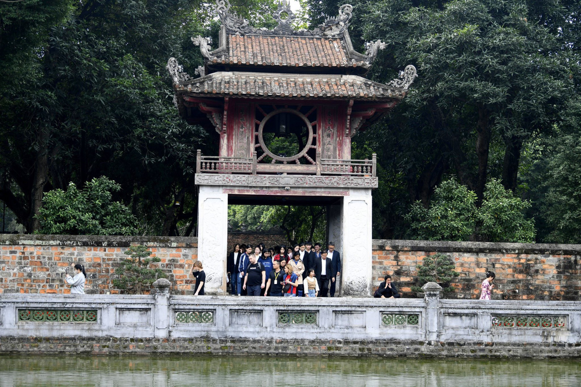 Di tích quốc gia đặc biệt Văn Miếu - Quốc Tử Giám là một trong những thiết chế văn hóa, giáo dục tầm cỡ nhằm lan tỏa những giá trị văn hóa, lịch sử vừa là điểm du lịch hấp dẫn bậc nhất Thủ đô với nhiều hoạt động tham quan và trải nghiệm phong phú.