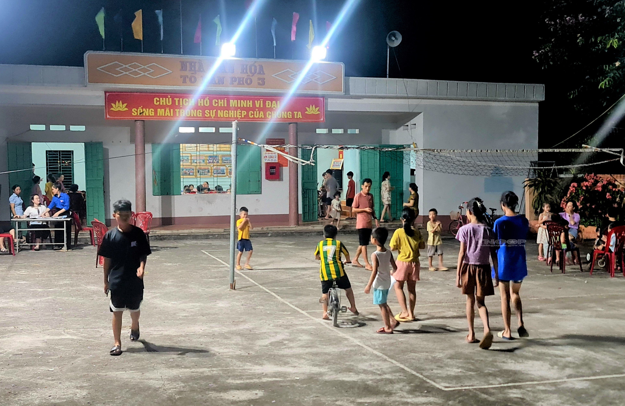 Thiếu kinh phí hoạt động, nhà văn hóa thường được gọi vui là "nhà văn khóa", hoặc là nơi để người dân tập thể dục thể thao. Thiếu kinh phí hoạt động, nhà văn hóa thường được gọi vui là "nhà văn khóa", hoặc là nơi để người dân tập thể dục thể thao.