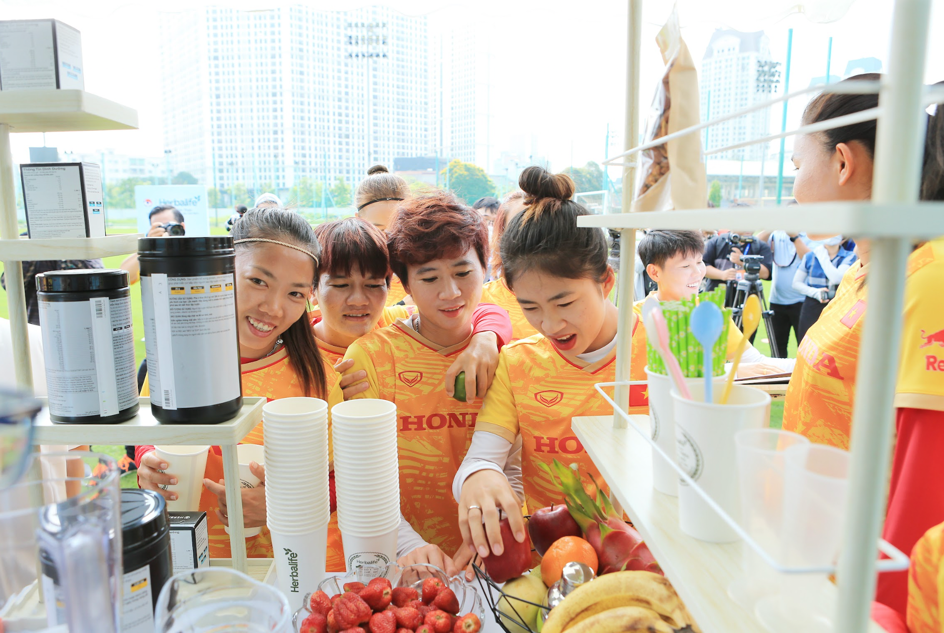 Đồng thời bổ sung thêm chất dinh dưỡng kèm chế độ ăn uống khoa học.