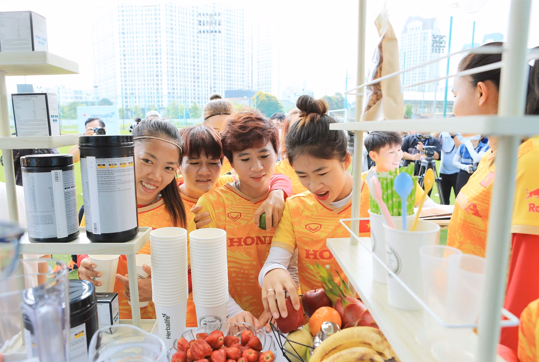 Đồng thời bổ sung thêm chất dinh dưỡng kèm chế độ ăn uống khoa học.