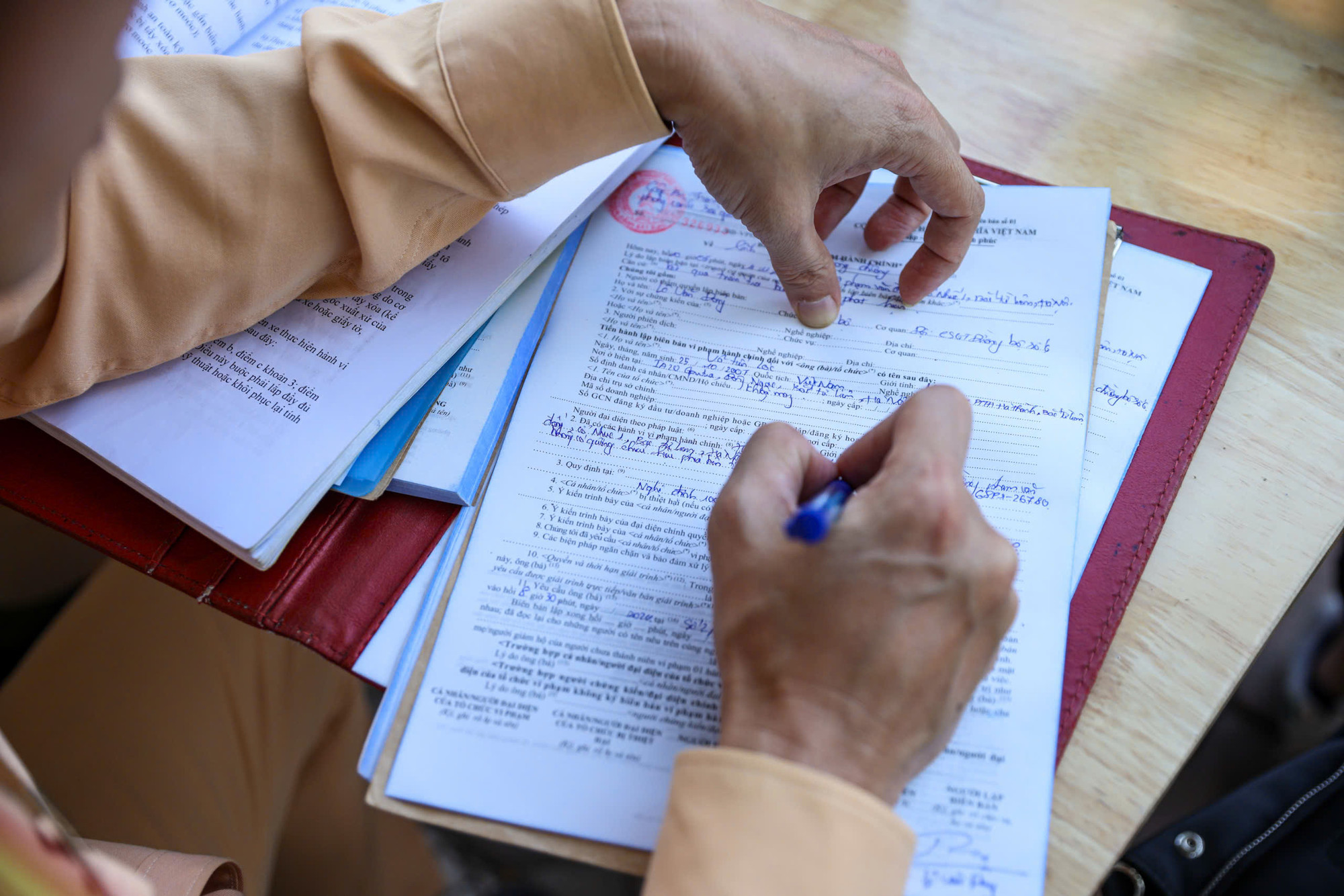 Đối với các trường hợp người điều khiển phương tiện chưa đủ tuổi lực lượng CSGT sẽ xử lý nghiêm, tạm giữ phương tiện. Đối với các trường hợp người điều khiển phương tiện chưa đủ tuổi lực lượng CSGT sẽ xử lý nghiêm, tạm giữ phương tiện.