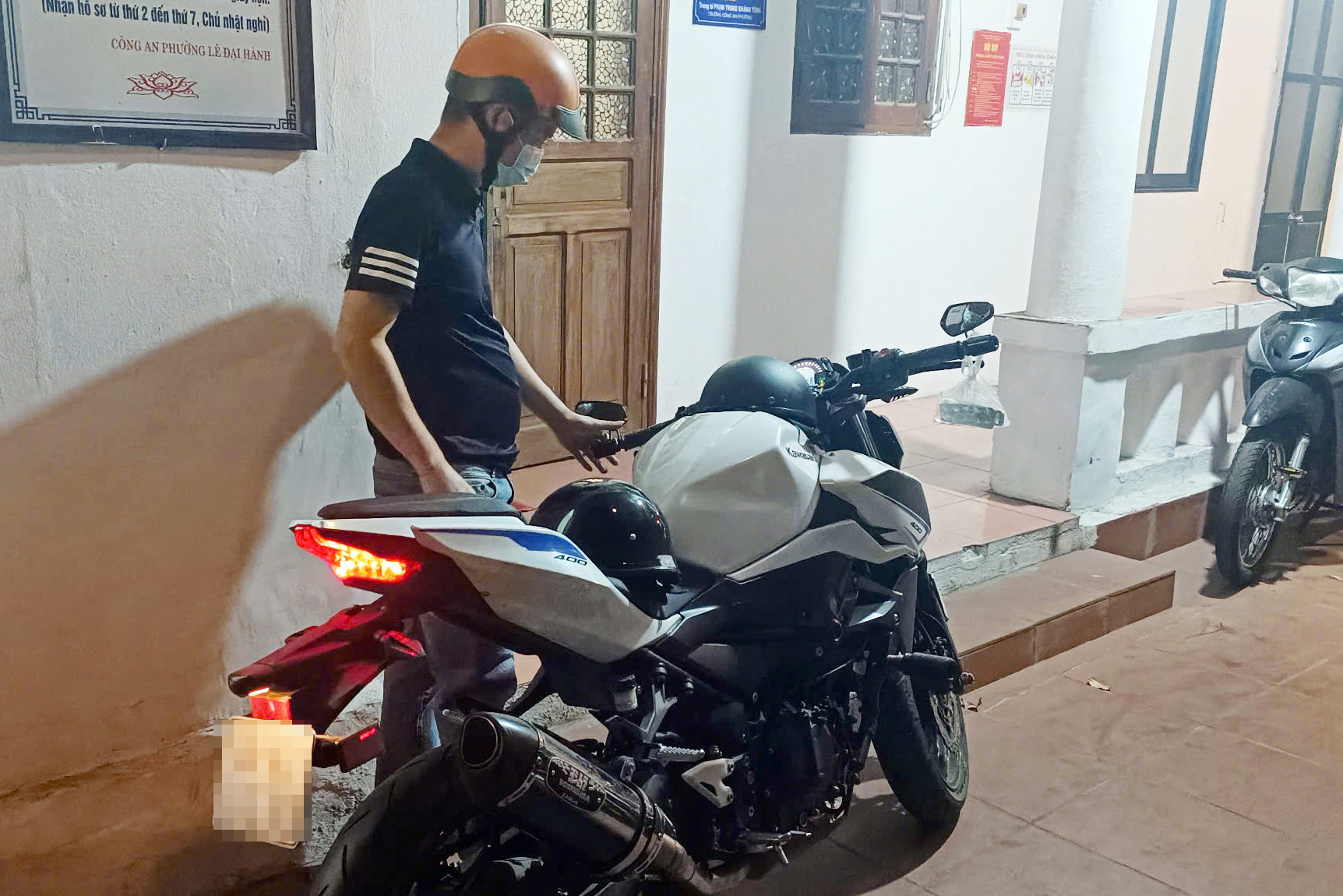 Có không ít trường hợp tài xế nẹt pô gây mất an ninh trật tự ở lứa tuổi học sinh. Có không ít trường hợp tài xế nẹt pô gây mất an ninh trật tự ở lứa tuổi học sinh.