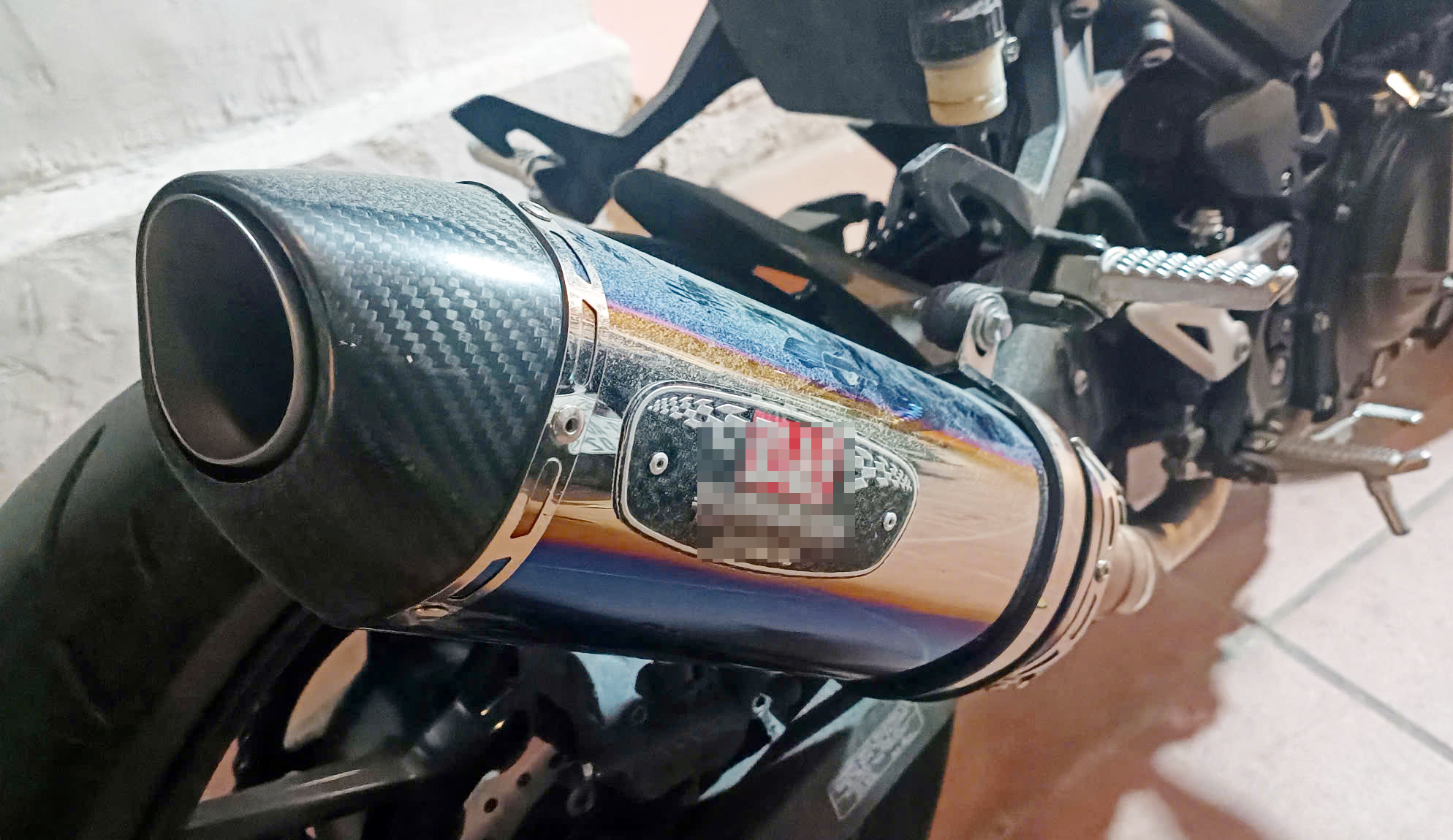 Có không ít trường hợp tài xế nẹt pô gây mất an ninh trật tự ở lứa tuổi học sinh. Có không ít trường hợp tài xế nẹt pô gây mất an ninh trật tự ở lứa tuổi học sinh.