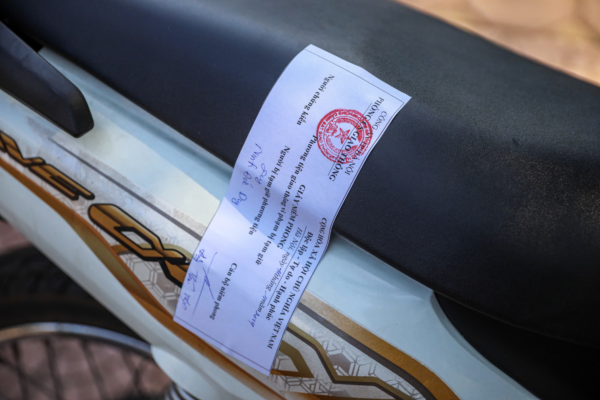 Đối với các trường hợp người điều khiển phương tiện chưa đủ tuổi lực lượng CSGT sẽ xử lý nghiêm, tạm giữ phương tiện. Đối với các trường hợp người điều khiển phương tiện chưa đủ tuổi lực lượng CSGT sẽ xử lý nghiêm, tạm giữ phương tiện.