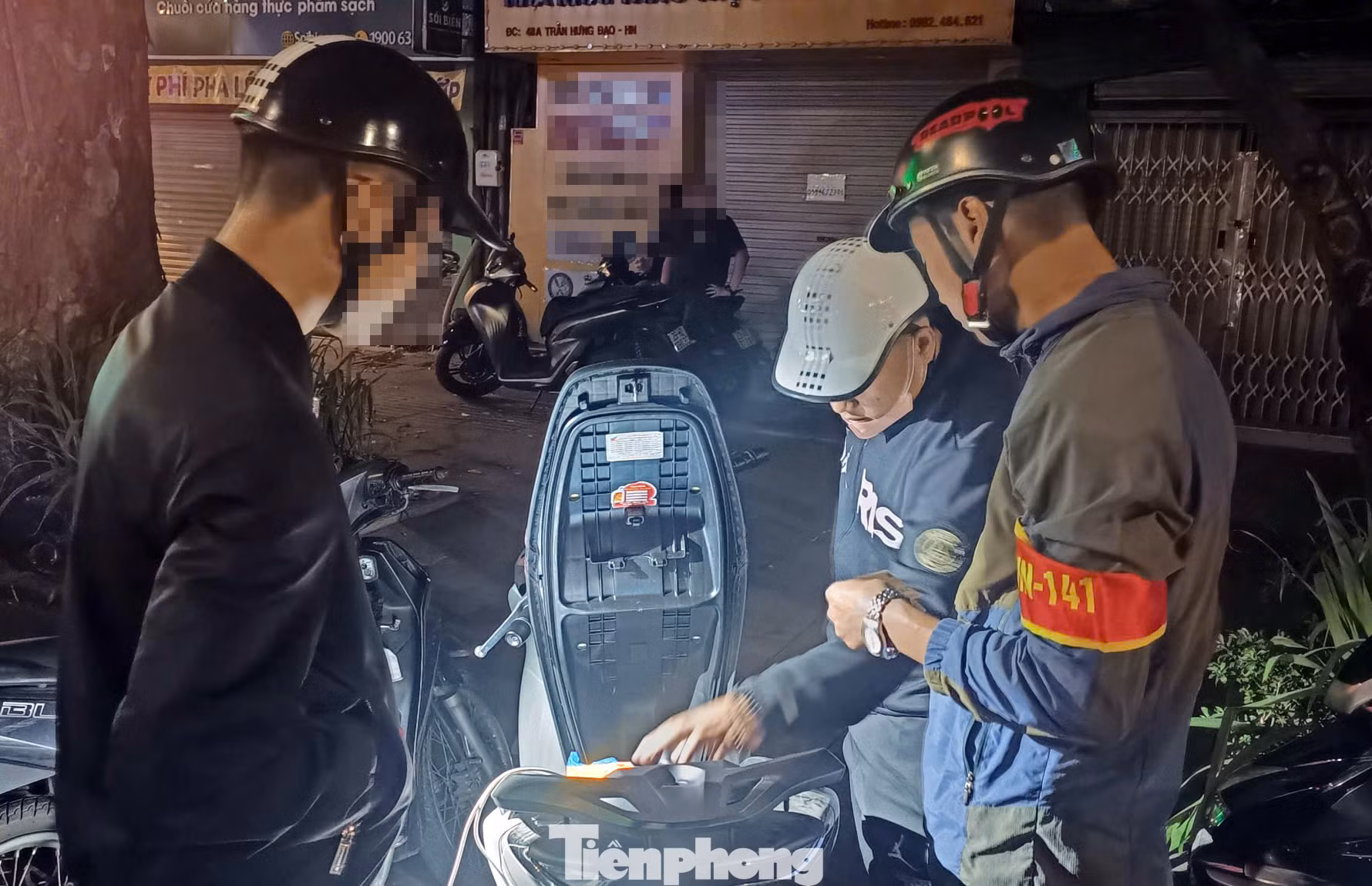Nhiều trường hợp thanh thiếu niên bị tổ công tác kiểm tra, xử lý. Nhiều trường hợp thanh thiếu niên bị tổ công tác kiểm tra, xử lý.