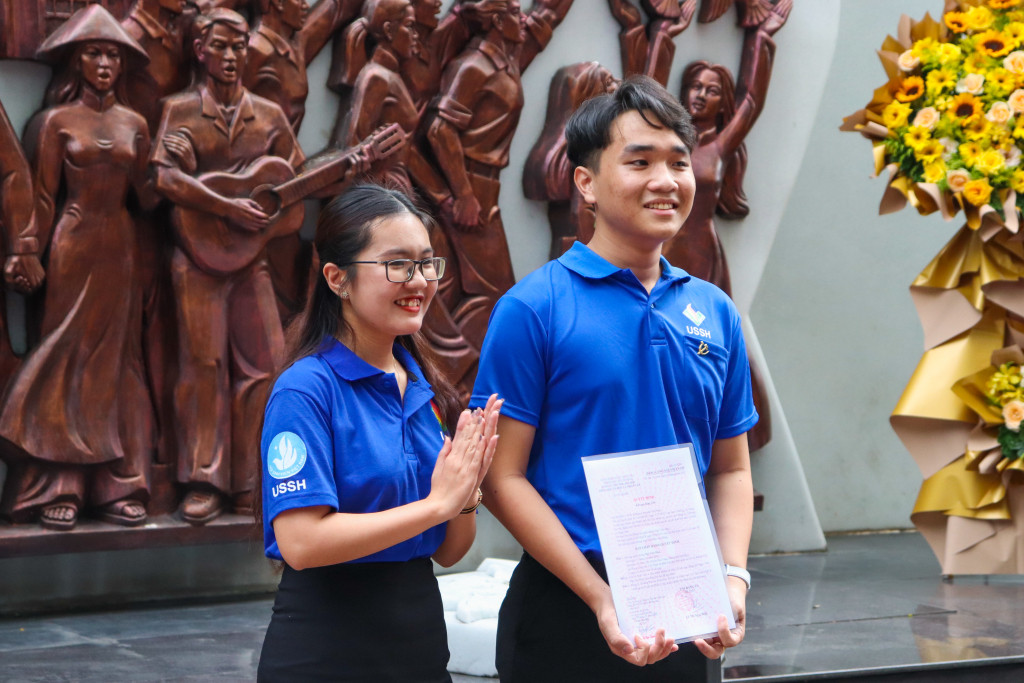 Chiến sĩ Mùa hè xanh Ngô Văn Hậu được trao quyết định kết nạp Đảng viên