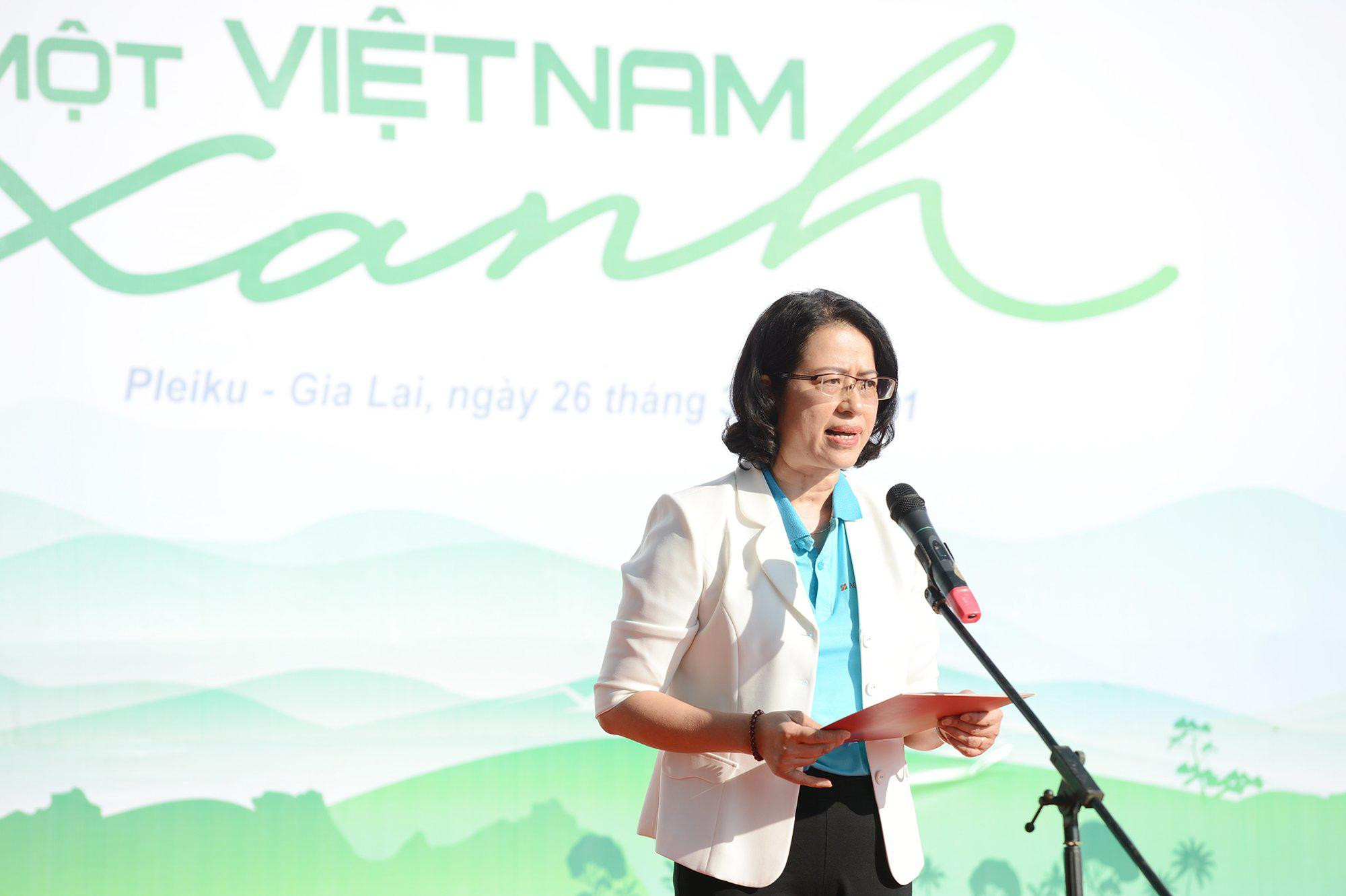 Bà Nguyễn Thị Phượng - Phó tổng Giám đốc Ngân hàng Nông nghiệp và Phát triển nông thôn Việt Nam (Agribank) đã phát động phong trào trồng cây xanh trong toàn hệ thống ngân hàng Agribank và khởi động chương trình trồng một triệu cây xanh trong năm 2021. Bên cạnh việc trồng cây xanh, Agribank tiếp tục triển khai các phong trào nói không với rác thải nhựa, chung tay làm sạch môi trường biển, giữ môi trường làm việc xanh sạch đẹp.