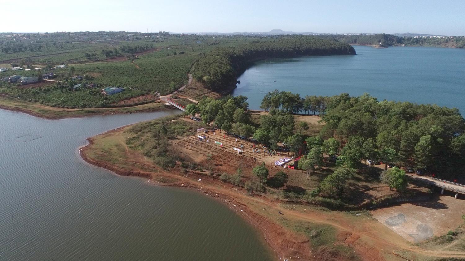 Trong khuôn khổ Giải Vô địch Quốc gia Marathon và Cự ly dài Báo Tiền Phong lần thứ 62, ngày 26/3, Báo Tiền Phong và Tỉnh Gia Lai phối hợp với Ngân hàng Nông nghiệp và Phát triển nông thôn Việt Nam (Agribank) tổ chức chương trình phát động trồng cây hưởng ứng Chương trình 1 tỷ cây xanh - vì một Việt Nam xanh" năm 2021 tại khu vực Cầu treo Hồ B - Biển Hồ, TP Pleiku, Gia Lai.