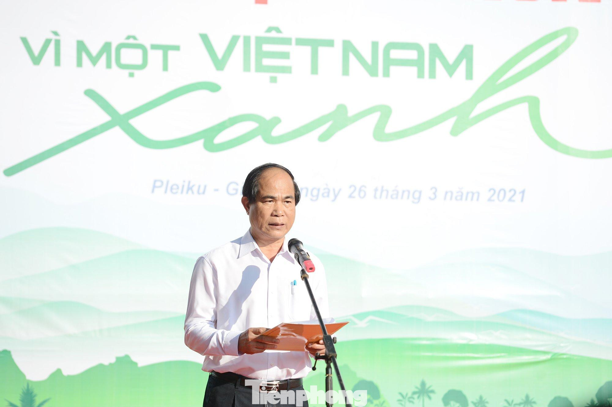 Ông Võ Ngọc Thành - Phó Bí thư Tỉnh ủy, Chủ tịch UBND tỉnh Gia Lai cho biết: Lễ phát động trồng cây hôm nay là sự khởi đầu mới tốt đẹp, một hình ảnh động viên cho phong trào trồng cây, trồng rừng trong toàn tỉnh Gia Lai, góp phần giúp địa phương hoàn thành chỉ tiêu trồng mới rừng và chương trình trồng mới 1 tỷ cây xanh theo sáng kiến của Thủ tướng.