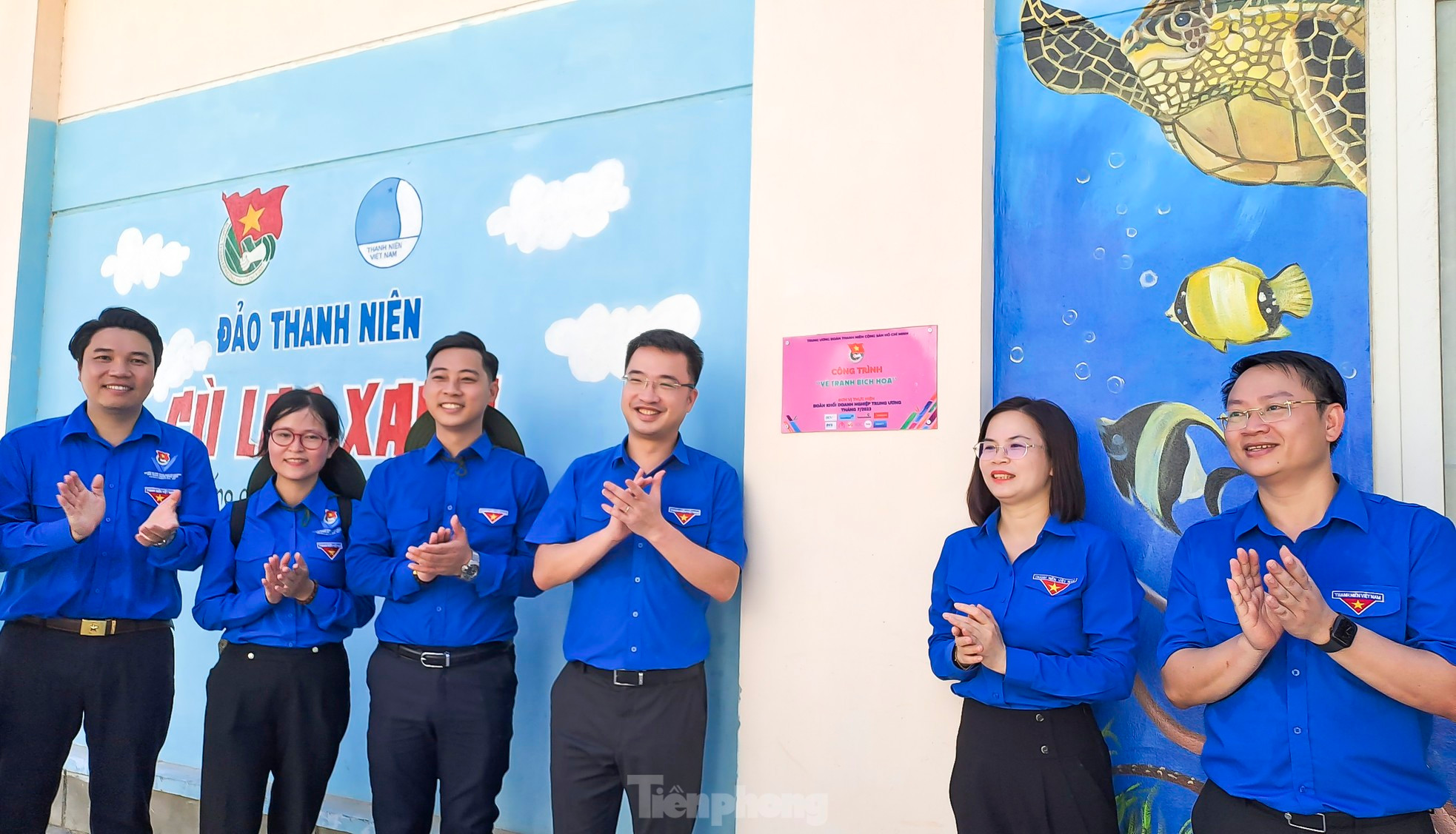 Đồng chí Nguyễn Tường Lâm tham gia Khánh thành công trình Vẽ tranh bích họa