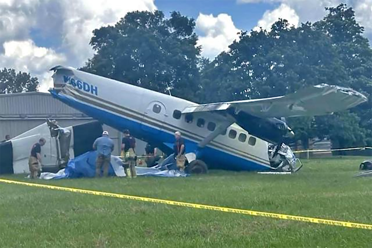 Máy bay rơi khi vừa cất cánh, nhiều người bị thương | Báo điện tử Tiền Phong