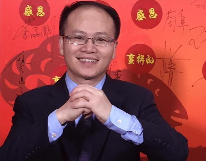 Trịnh Kỳ Phong là CEO giàu có, lại có danh tiếng nhờ phim Mỹ nhân ngư.