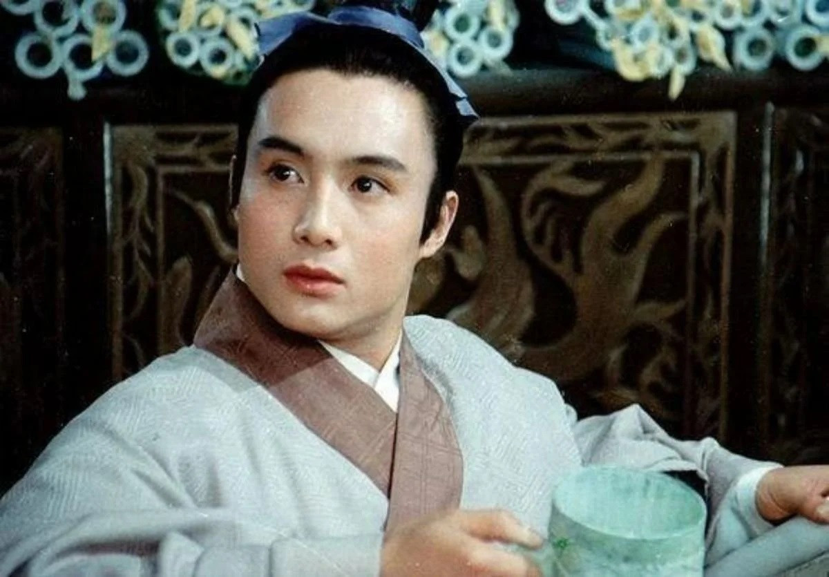 Vương Bá Chiêu điển trai, diễn xuất tốt, là người mà đạo diễn Dương Khiết chấp nhận trả thù lao cao để mời về diễn.