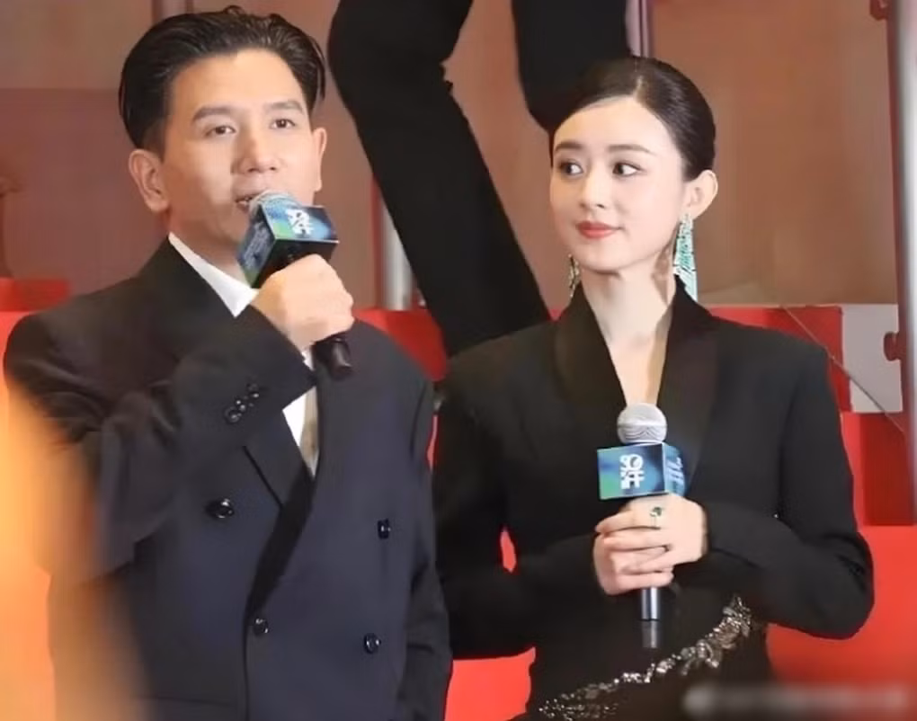 Triệu Lệ Dĩnh vướng tin tình ái với đạo diễn tai tiếng Triệu Đức Dận.