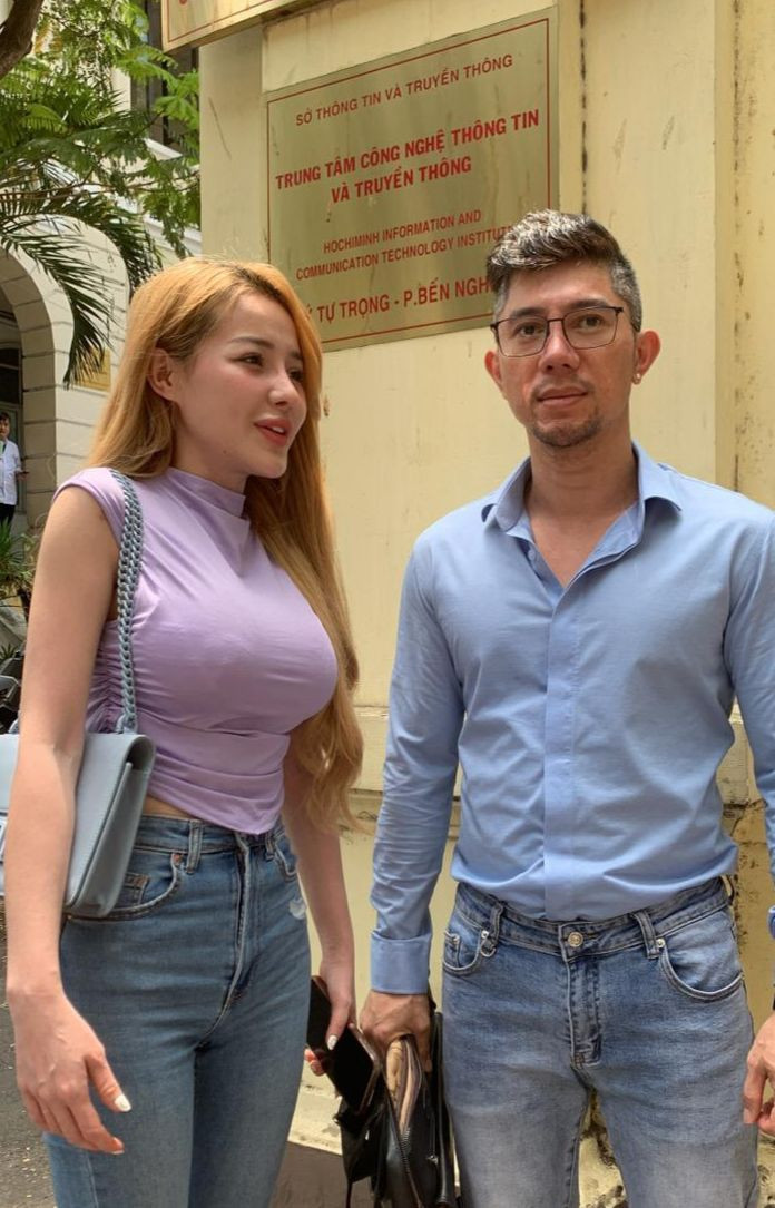 Ngân 98 và ca sĩ Lương Bằng Quang làm việc với Sở Thông tin - Truyền thông TPHCM | Báo điện tử Tiền Phong