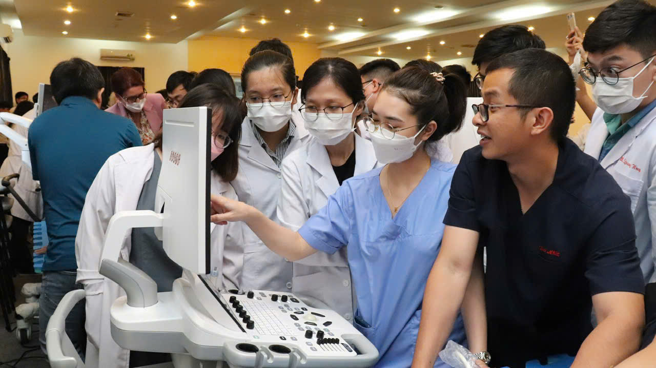 Dự án nghiên cứu của TS. Nhật cùng cộng sự đã được thí điểm trên bệnh nhân để đánh giá tính khả thi và hiệu quả ứng dụng trong thực tế lâm sàng. Dự án nghiên cứu của TS. Nhật cùng cộng sự đã được thí điểm trên bệnh nhân để đánh giá tính khả thi và hiệu quả ứng dụng trong thực tế lâm sàng.