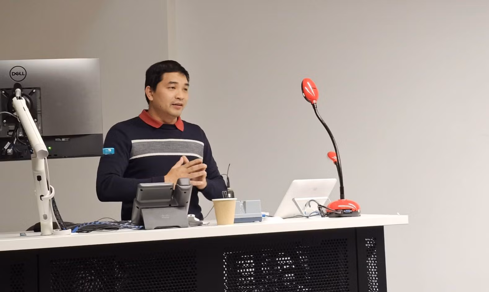 PGS.TS. Phạm Minh Thông - giảng viên Đại học Nam Australia, Nhà nghiên cứu trẻ xuất sắc của Hiệp hội lớn nhất về vật liệu cốt sợi (FRP) trong xây dựng - Viện Quốc tế (IIFC).