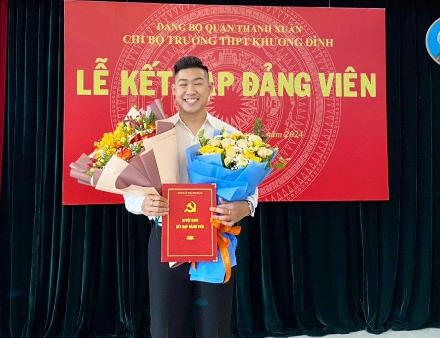 Em Nguyễn Sỹ Phát, trường THPT Khương Đình (Thanh Xuân, Hà Nội) Em Nguyễn Sỹ Phát, trường THPT Khương Đình (Thanh Xuân, Hà Nội)