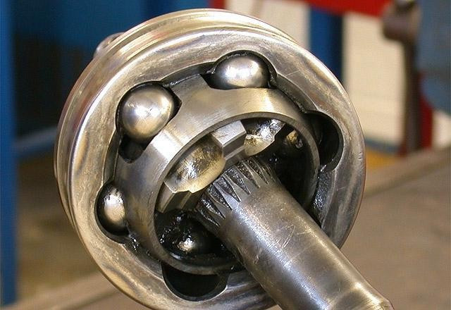 Những dấu hiệu trục truyền động ô tô bị hỏng | Báo điện tử Tiền Phong