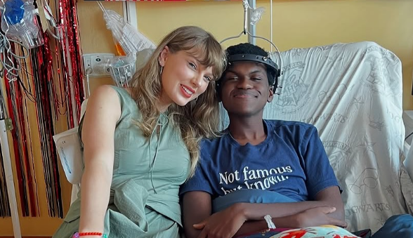 Taylor Swift khiến các bệnh nhi vỡ òa cảm xúc trong chuyến thăm không báo  trước | Báo điện tử Tiền Phong