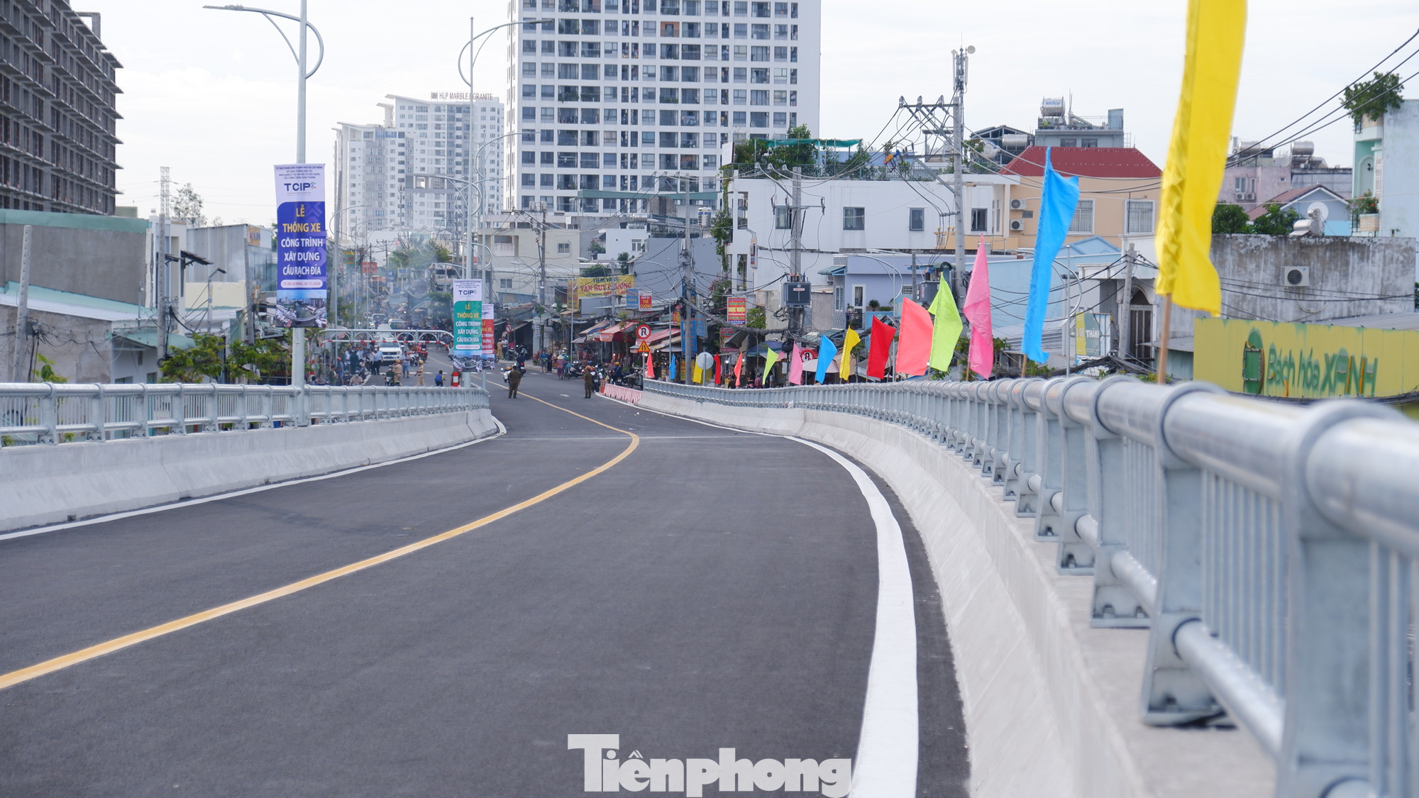 Một số hình ảnh về cầu Rạch Đỉa được thông xe vào sáng 28/11. Ảnh: Hữu Huy