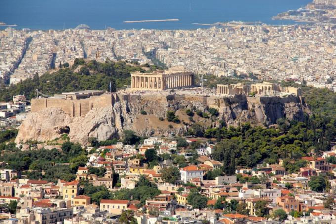 Athens, thủ đô của Hy Lạp, còn được biết đến với biệt danh nào?