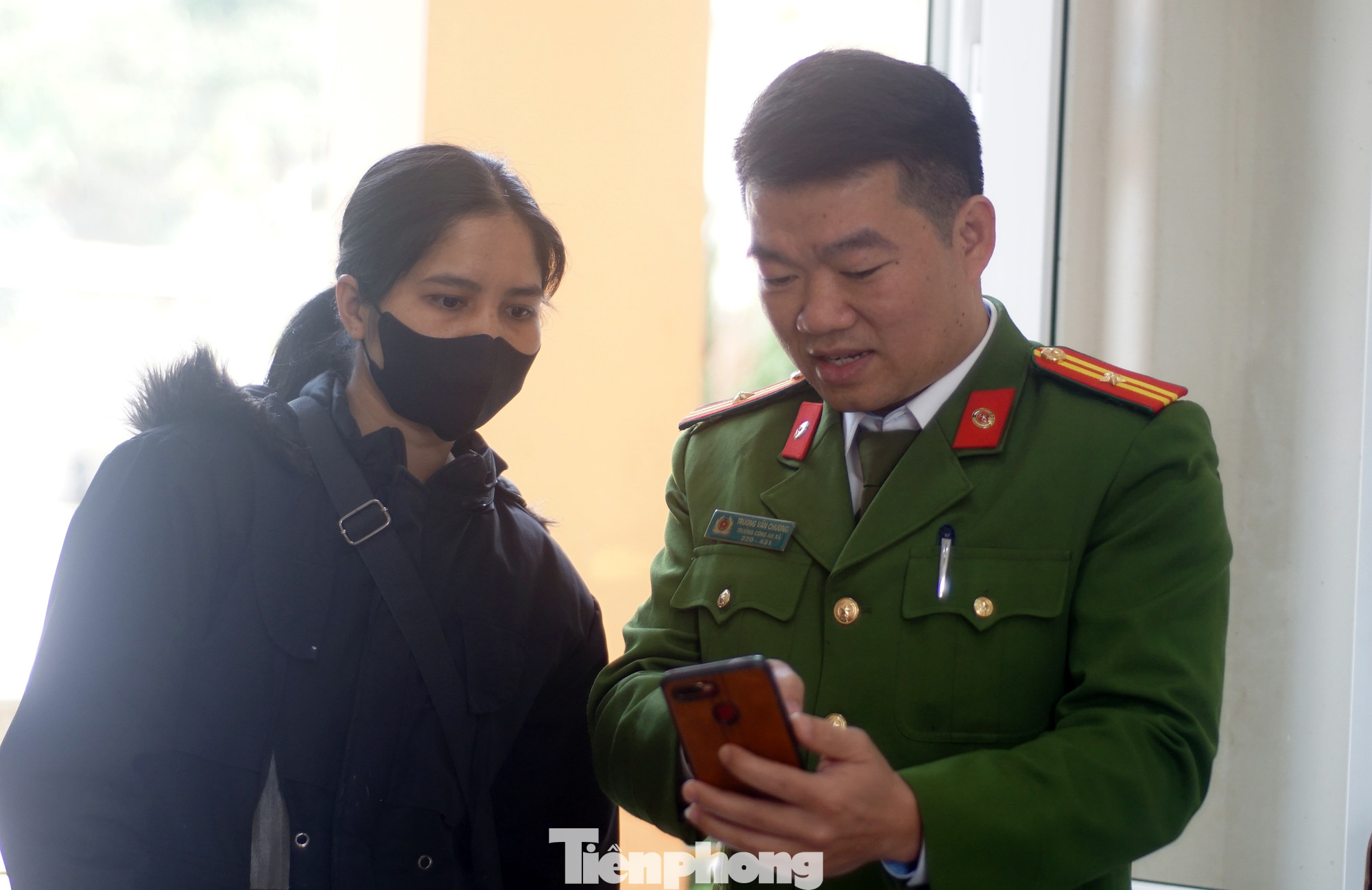 Công tác tuyên truyền phòng chống tội phạm được triển khai đến từng người dân, đặc biệt là chiêu trò lừa đảo trên không gian mạng đang nở rộ như hiện nay. Công tác tuyên truyền phòng chống tội phạm được triển khai đến từng người dân, đặc biệt là chiêu trò lừa đảo trên không gian mạng đang nở rộ như hiện nay.