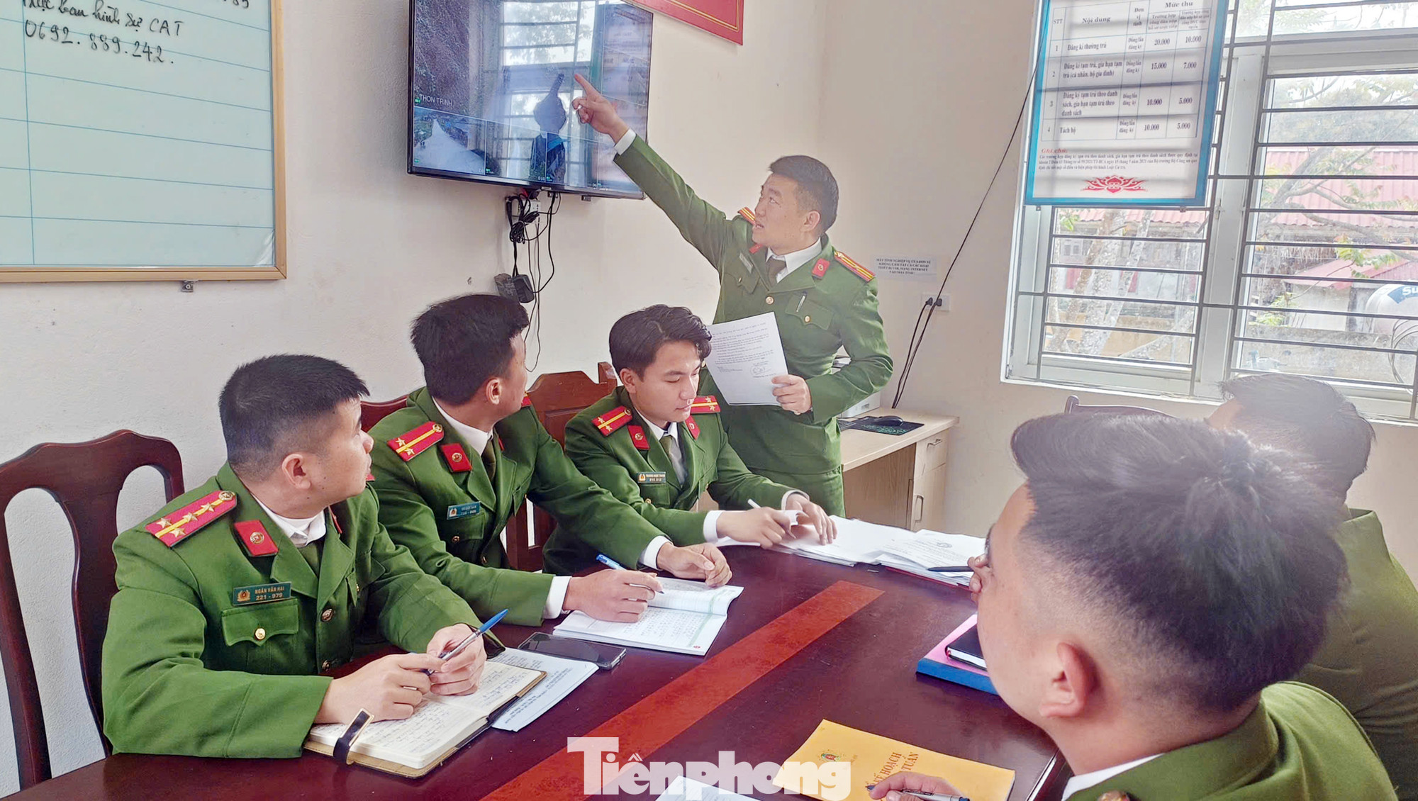 Camera "phủ sóng" khắp địa bàn xã Lũng Cao như những mắt thần giúp bảo đảm tình hình an ninh trật tự trên địa bàn. Camera "phủ sóng" khắp địa bàn xã Lũng Cao như những mắt thần giúp bảo đảm tình hình an ninh trật tự trên địa bàn.