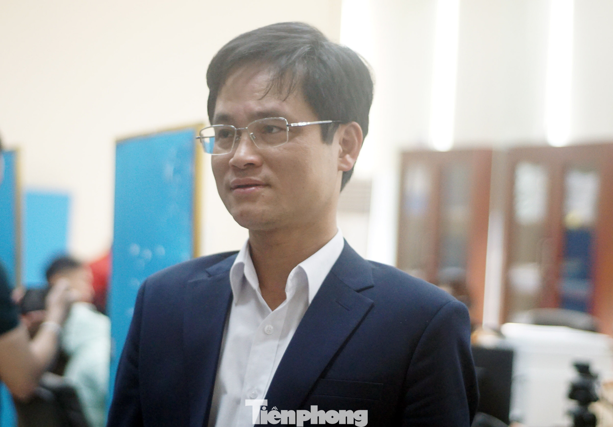 Ông Long, Thắng bày tỏ sự hài lòng khi đến làm thủ tục đổi GPLX và làm thủ tục thi lại khi GPLX đã quá hạn.