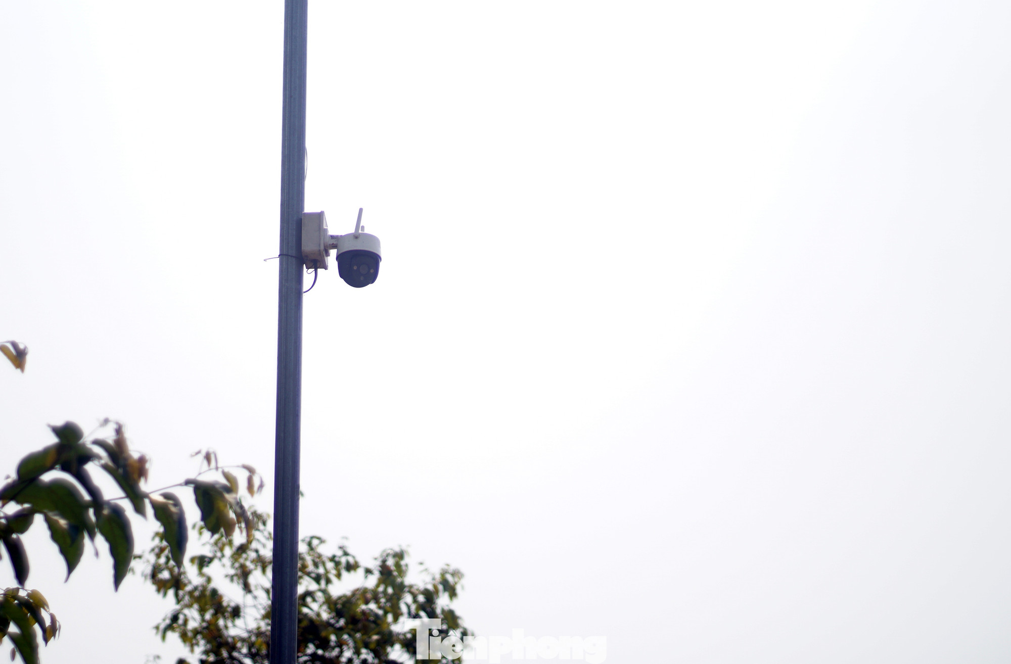 Camera "phủ sóng" khắp địa bàn xã Lũng Cao như những mắt thần giúp bảo đảm tình hình an ninh trật tự trên địa bàn. Camera "phủ sóng" khắp địa bàn xã Lũng Cao như những mắt thần giúp bảo đảm tình hình an ninh trật tự trên địa bàn.