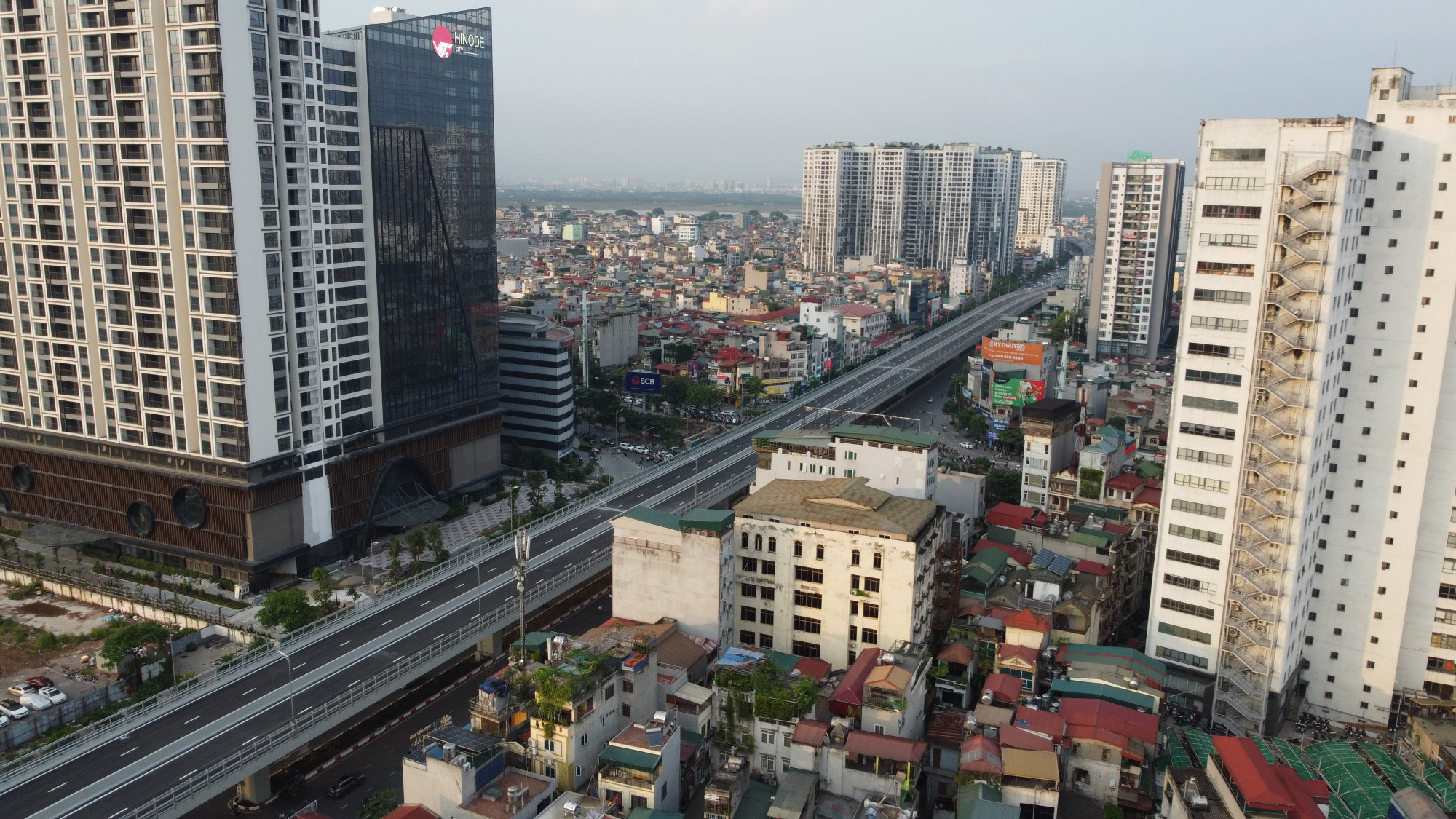 Dự án đường Vành đai 2 trên cao kết hợp mở rộng mặt đường bên dưới đoạn Vĩnh Tuy - Ngã Tư Vọng thông xe đã giúp TP Hà Nội hoàn thành đường Vành đai 2 đoạn đi trên cạn ( Ảnh: Mạnh Thắng)