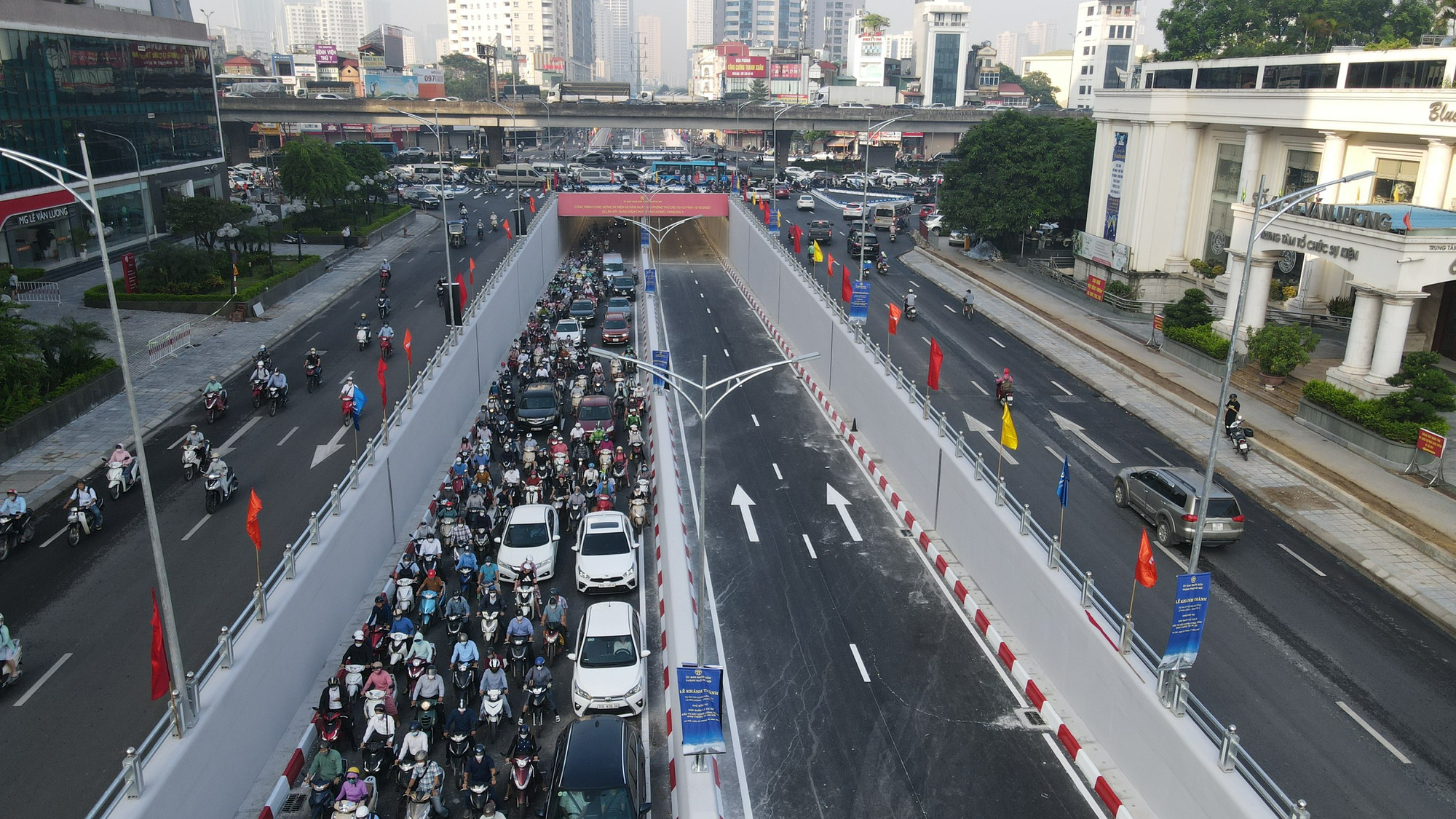 Hầm chui Lê Văn Lương - Vành đai 3 thông thoáng sau thông xe