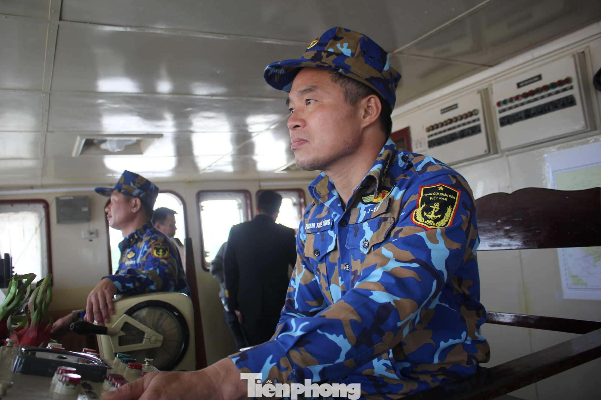 Thiếu tá Ngô Quang Hân (SN 1974) Tàu 636, Hải đội 137, Lữ đoàn 169, Vùng 1 Hải Quân cho rằng điều áy náy nhất với những người lính biển là không thể kịp thời cứu vớt được các ngư dân xấu số để gia đình họ đoàn viên mỗi mùa Tết về.