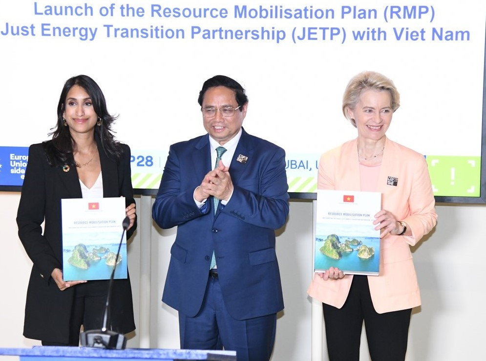 Thủ tướng Phạm Minh Chính và các nhà lãnh đạo thế giới và các tổ chức quốc tế, đại diện các ngân hàng lớn tham dự COP28 Thủ tướng Phạm Minh Chính và các nhà lãnh đạo thế giới và các tổ chức quốc tế, đại diện các ngân hàng lớn tham dự COP28