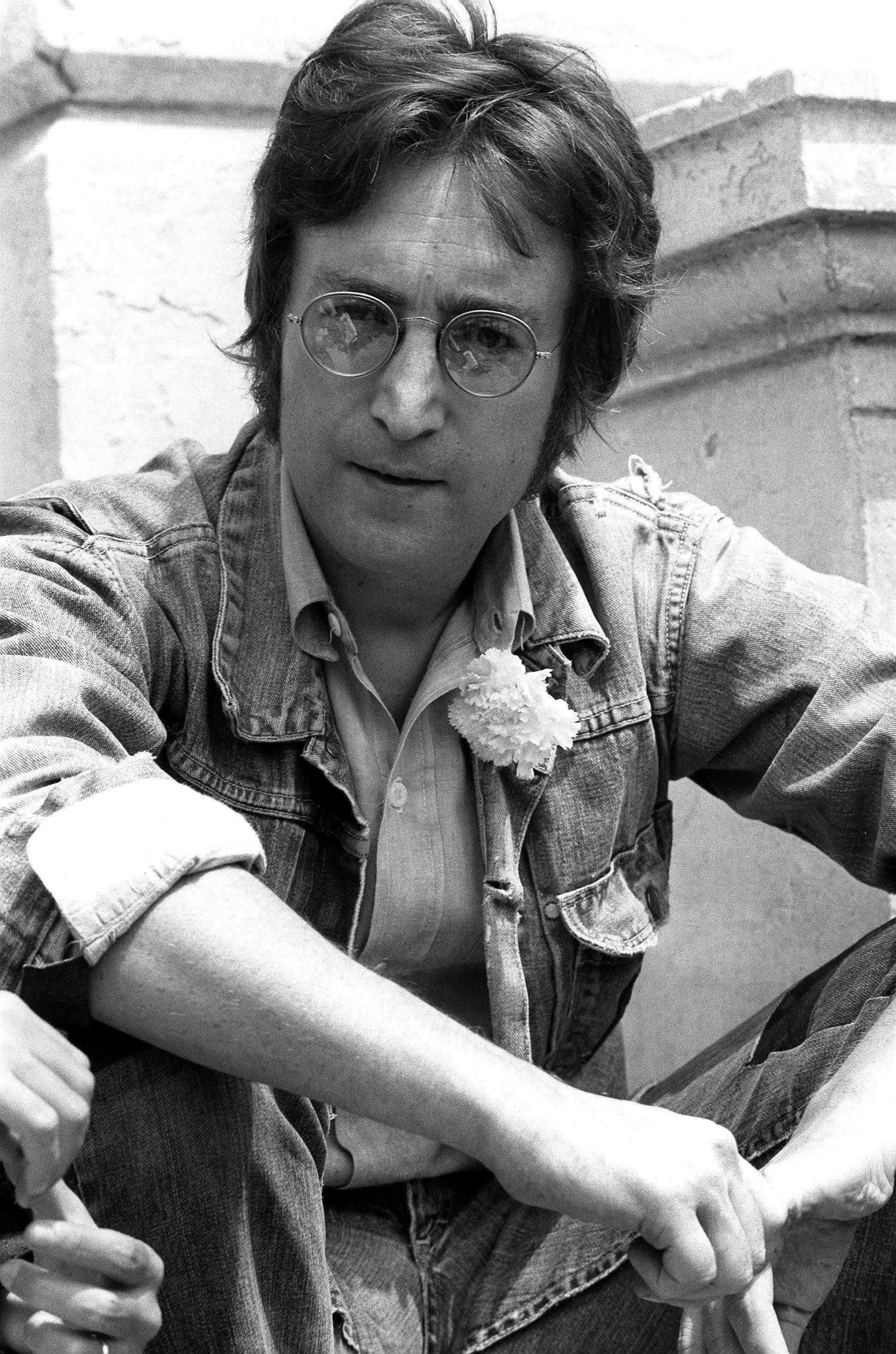 Huyền thoại âm nhạc John Lennon rời The Beatles vào năm 1969 để thu âm nhạc thử nghiệm với vợ là Yoko Ono. Ảnh: AFP. Huyền thoại âm nhạc John Lennon rời The Beatles vào năm 1969 để thu âm nhạc thử nghiệm với vợ là Yoko Ono. Ảnh: AFP.