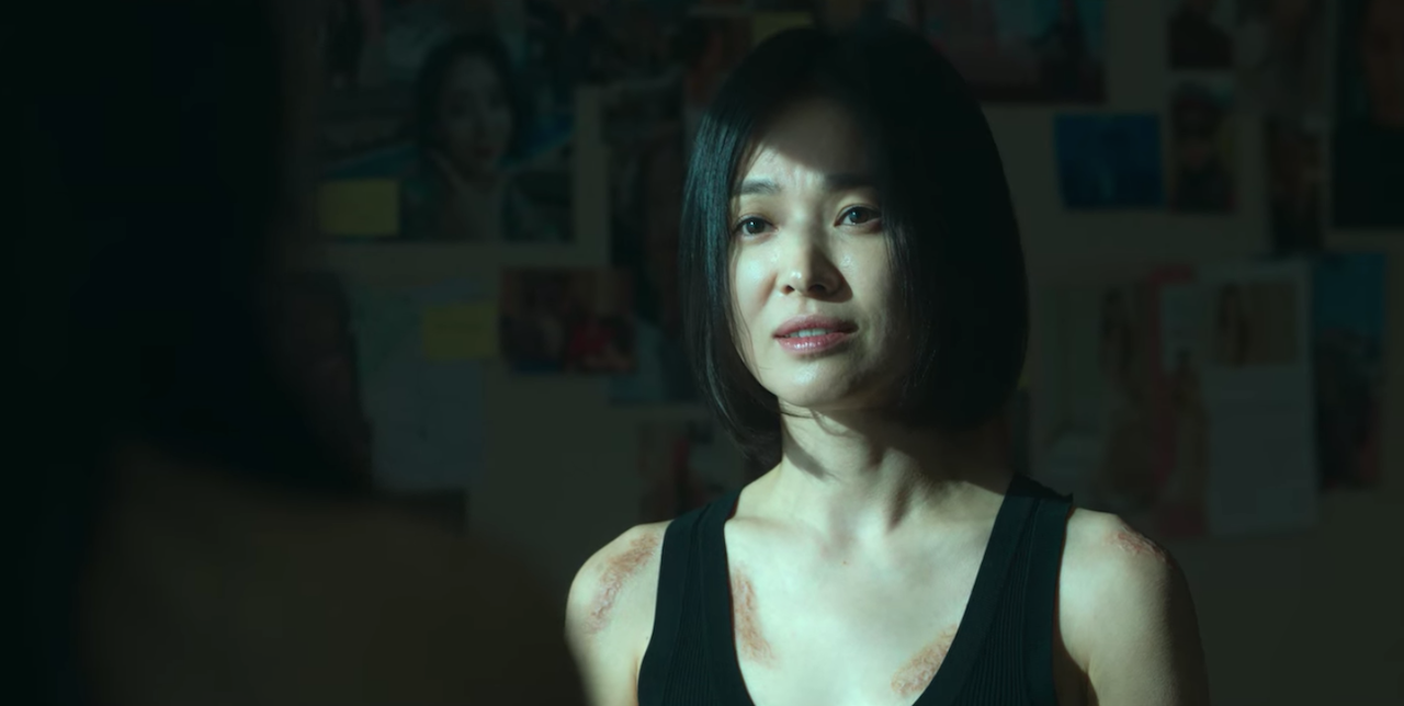 Song Hye Kyo có phân đoạn cởi đồ gây tranh cãi trong The Glory.