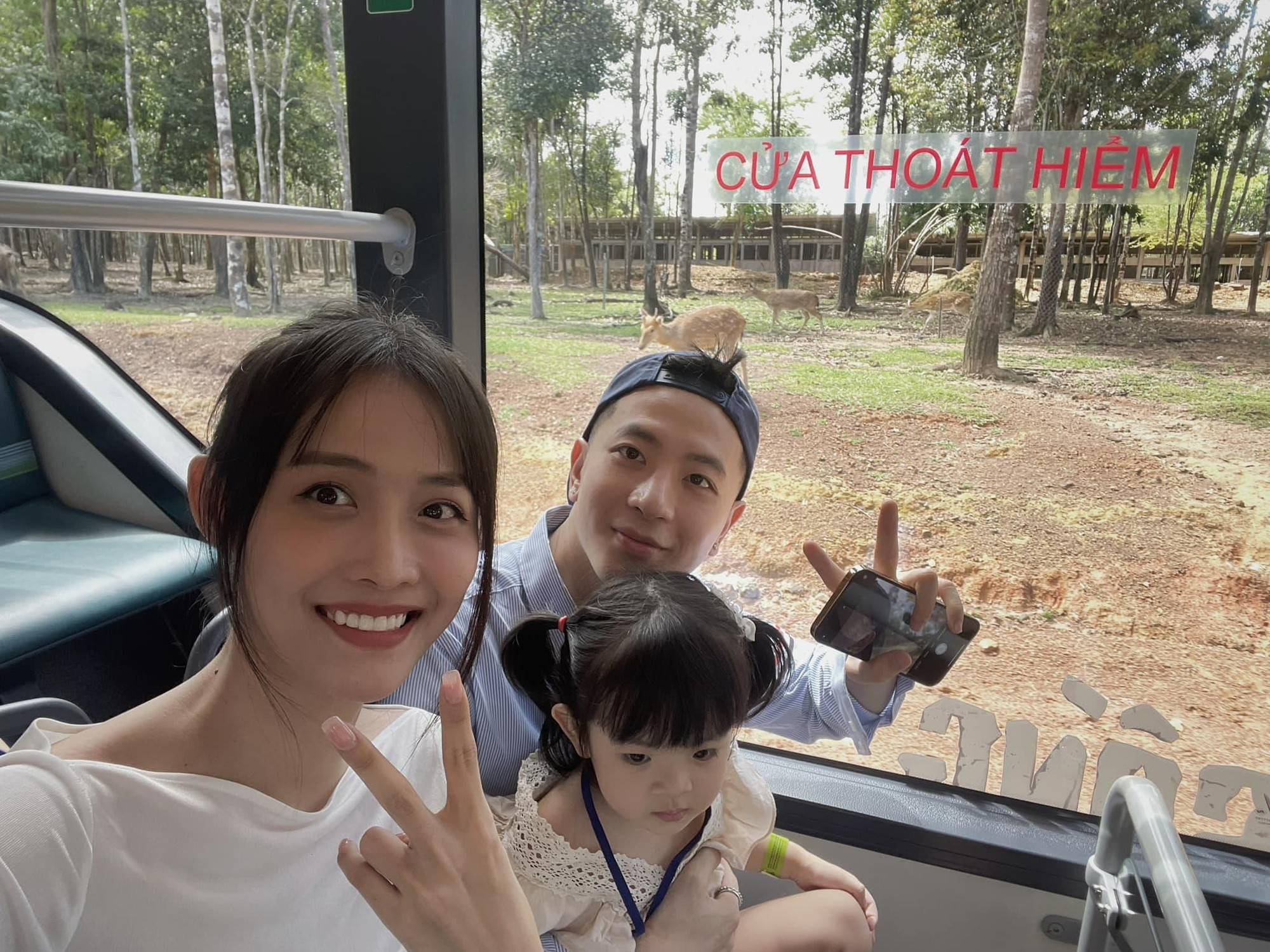 Phí Ngọc Hưng, Trương Mỹ Nhân từng có thời gian rạn nứt trước khi đón con gái đầu lòng. Ảnh: FBNV. Phí Ngọc Hưng, Trương Mỹ Nhân từng có thời gian rạn nứt trước khi đón con gái đầu lòng. Ảnh: FBNV.