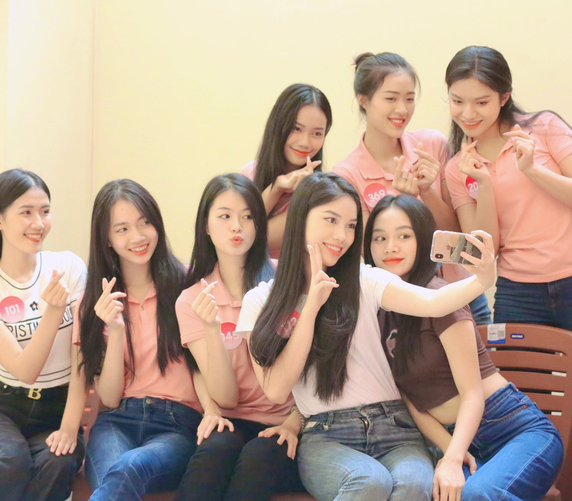 Nhà thiết kế Bảo Toàn cho biết thí sinh năm nay có số đo chuẩn. Ảnh: Trọng Tài.