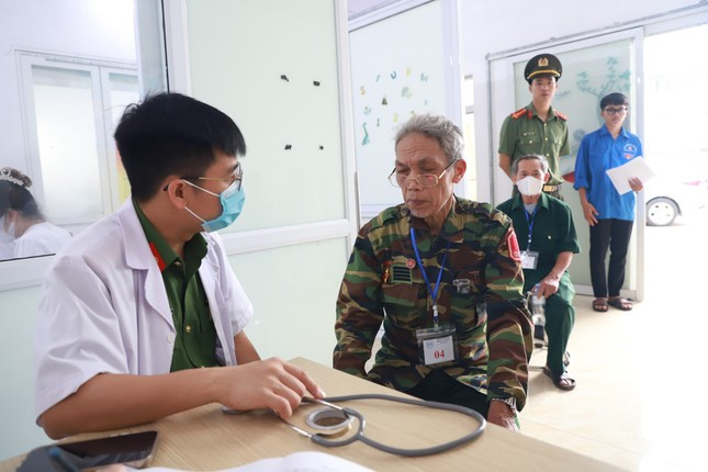 Tuổi trẻ Công an Bắc Giang khám bệnh miễn phí cho thương bệnh binh và gia đình chính sách Tuổi trẻ Công an Bắc Giang khám bệnh miễn phí cho thương bệnh binh và gia đình chính sách