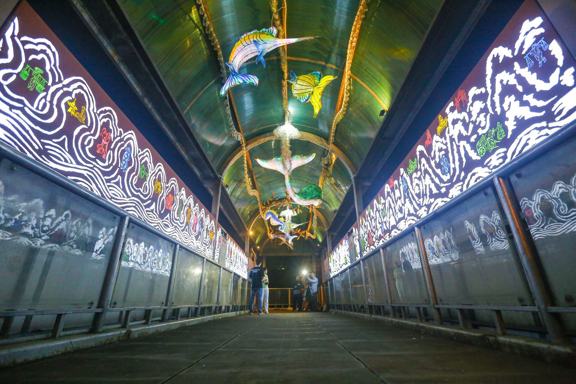 Cầu đi bộ Trần Nhật Duật là một trong những điểm nhấn sáng tạo.