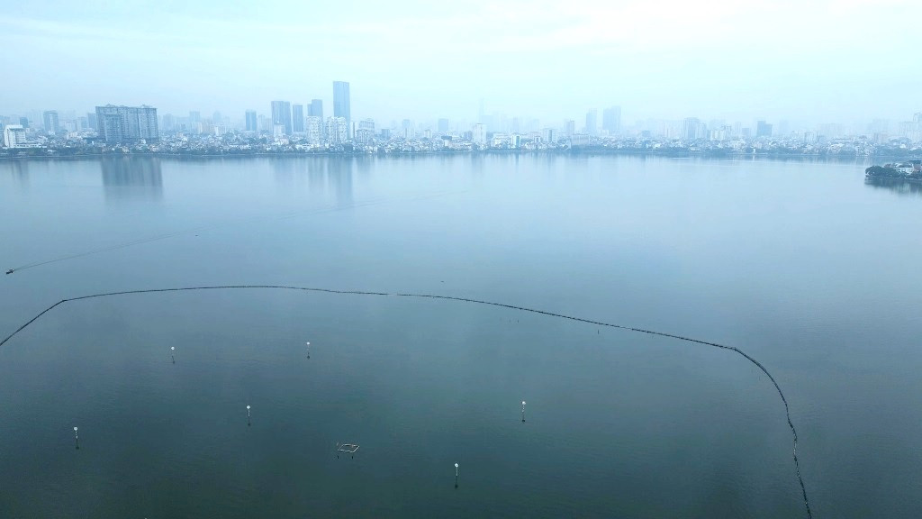 Khu vực bờ Hồ Tây phía đối diện với nút giao cầu Tứ Liên - Nghi Tàm phía đường Thụy Khuê là nút giao Văn Cao - Thụy Khuê, vị trí tòa nhà cao nhất khu vực này là Lotte Liễu Giai.