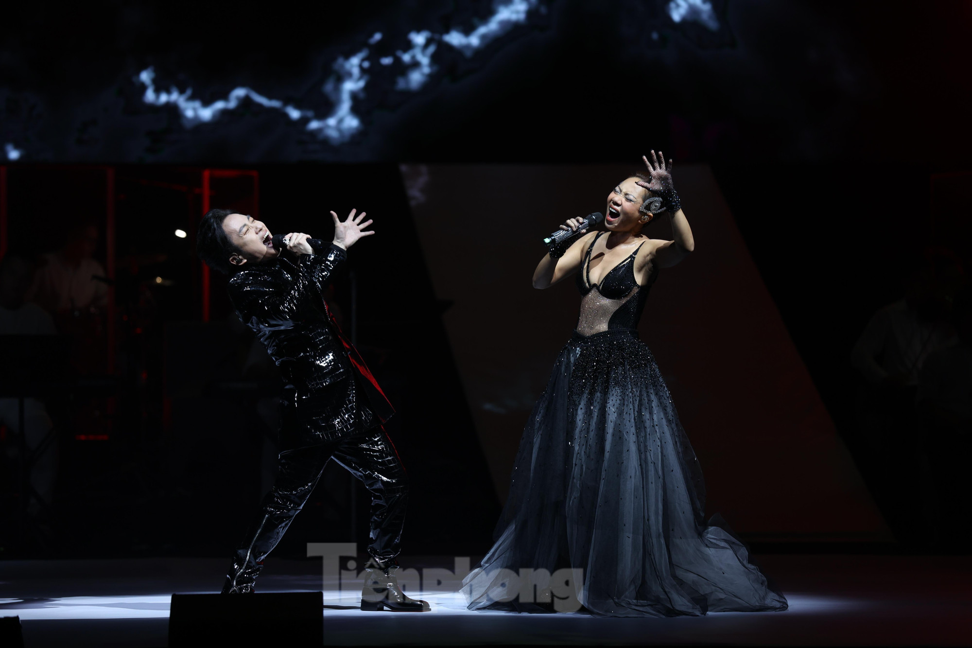 Tùng Dương: "Tôi nhắm mắt cũng có thể hát bè được cho Hà Trần". Ảnh: NHƯ Ý.