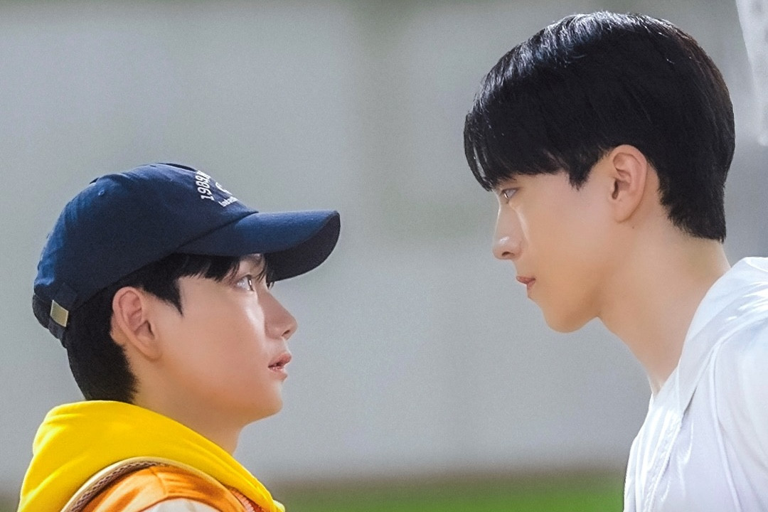 Phim được phát sóng vào thứ Năm hằng tuần, độc quyền trên nền tảng OTT 'Heavenly', vào lúc 12h trưa, theo giờ Hàn Quốc, bắt đầu từ 5/6, với tập 1, 2.