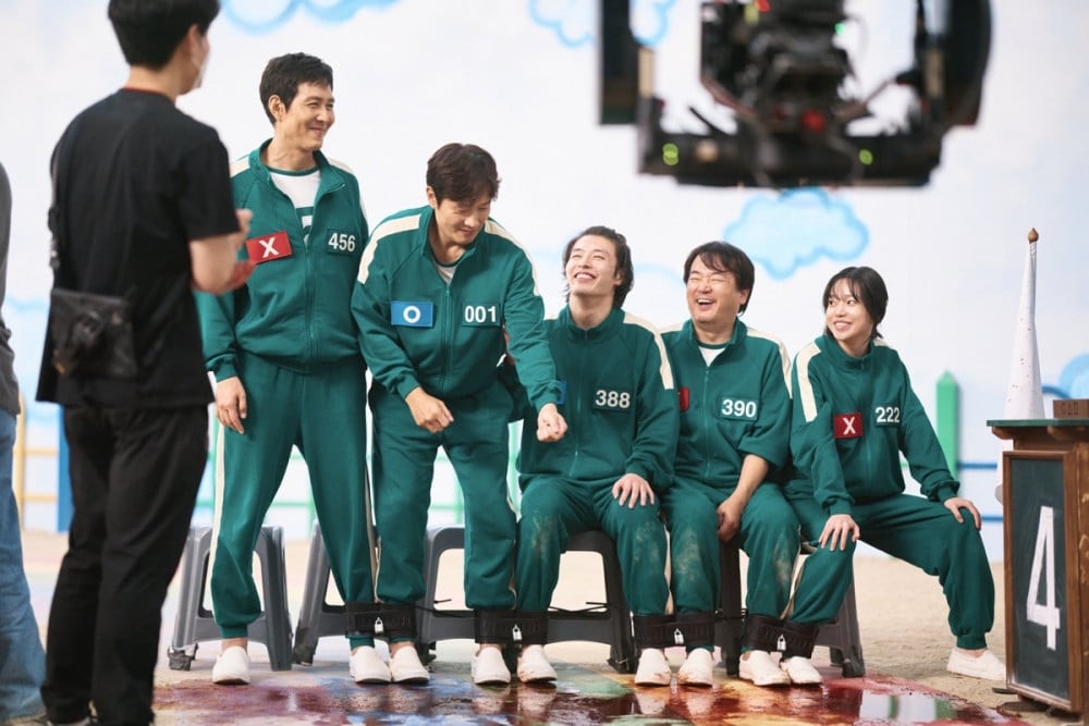 Phần thứ hai của Squid Game đã đạt 87 triệu lượt xem trong 6 ngày đầu tiên phát trực tuyến vào cuối tháng 12/2024 và là chương trình Netflix phổ biến nhất trong nửa cuối năm 2024.