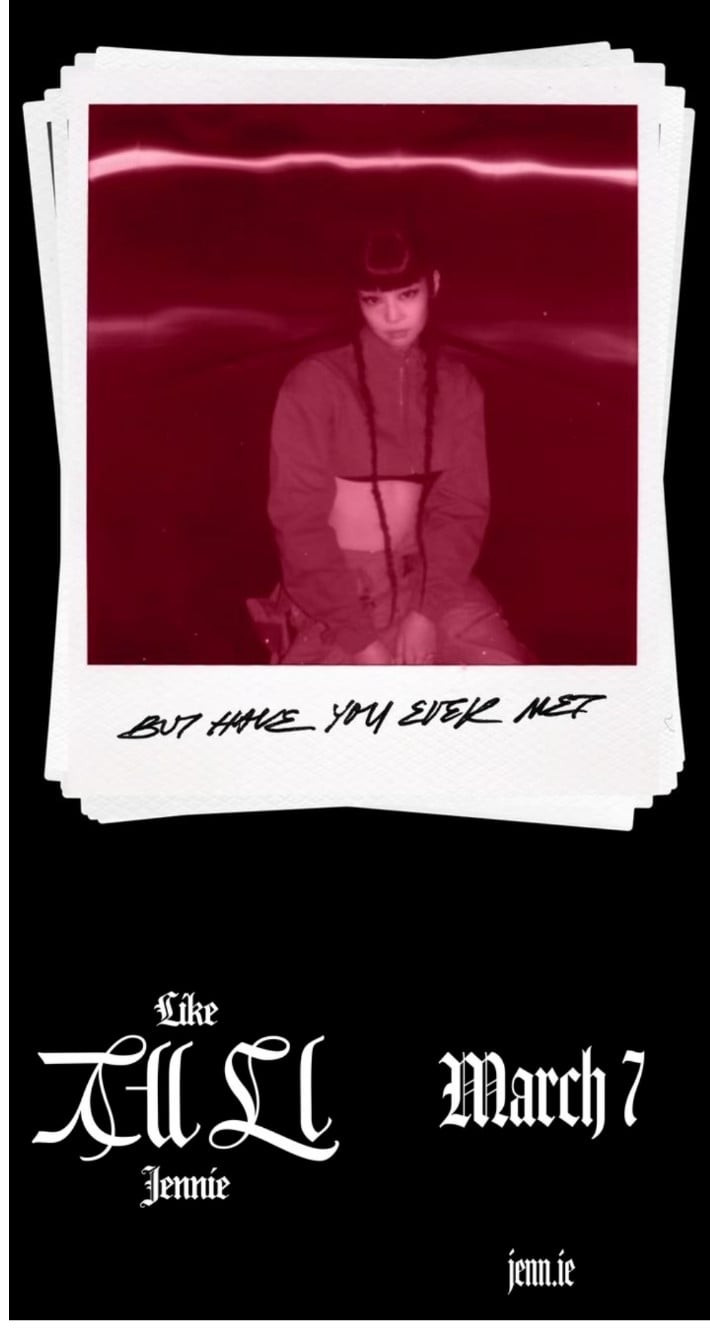 "Tôi không biết đó là điều tốt hay xấu, nhưng có nhiều lúc tôi vô cùng bận rộn khi quảng bá với BLACKPINK. Hầu hết mọi người sẽ thấy khó khăn khi chỉ nhìn vào lịch trình một tuần, nhưng tôi đã trải qua tất cả. Và bây giờ, vì đây là album solo đầu tiên nên tôi tự mình làm mọi thứ". "Tôi không biết đó là điều tốt hay xấu, nhưng có nhiều lúc tôi vô cùng bận rộn khi quảng bá với BLACKPINK. Hầu hết mọi người sẽ thấy khó khăn khi chỉ nhìn vào lịch trình một tuần, nhưng tôi đã trải qua tất cả. Và bây giờ, vì đây là album solo đầu tiên nên tôi tự mình làm mọi thứ".